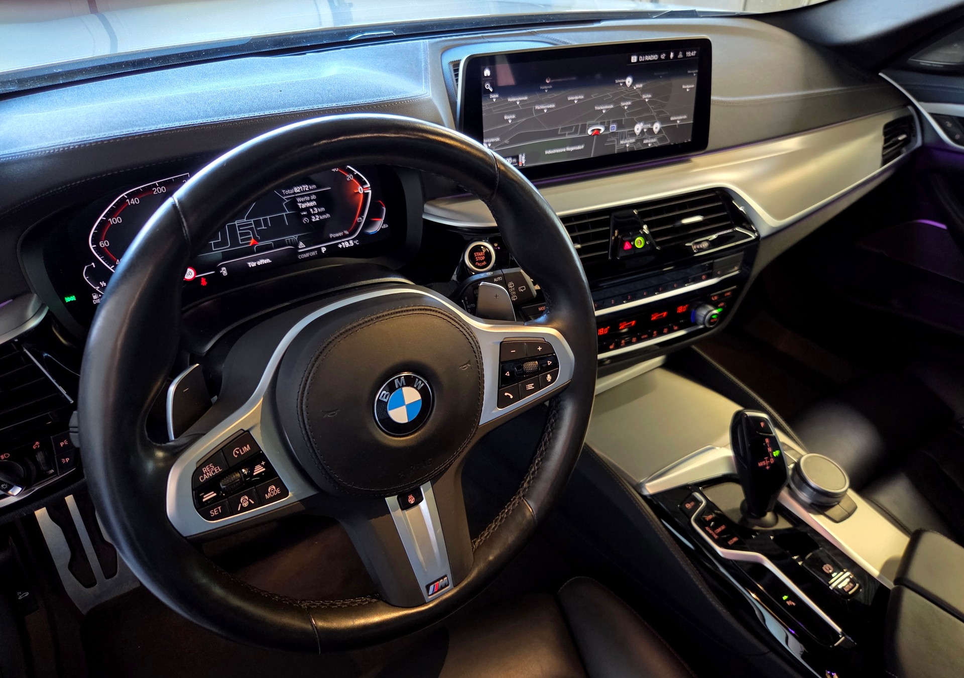BMW 530d xDrive M-Sport Touring-image-11