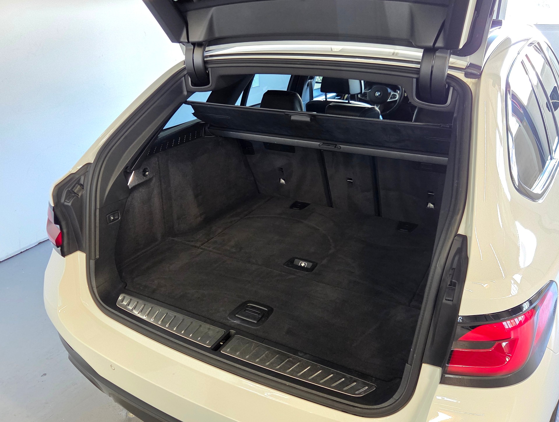 BMW 530d xDrive M-Sport Touring-image-26
