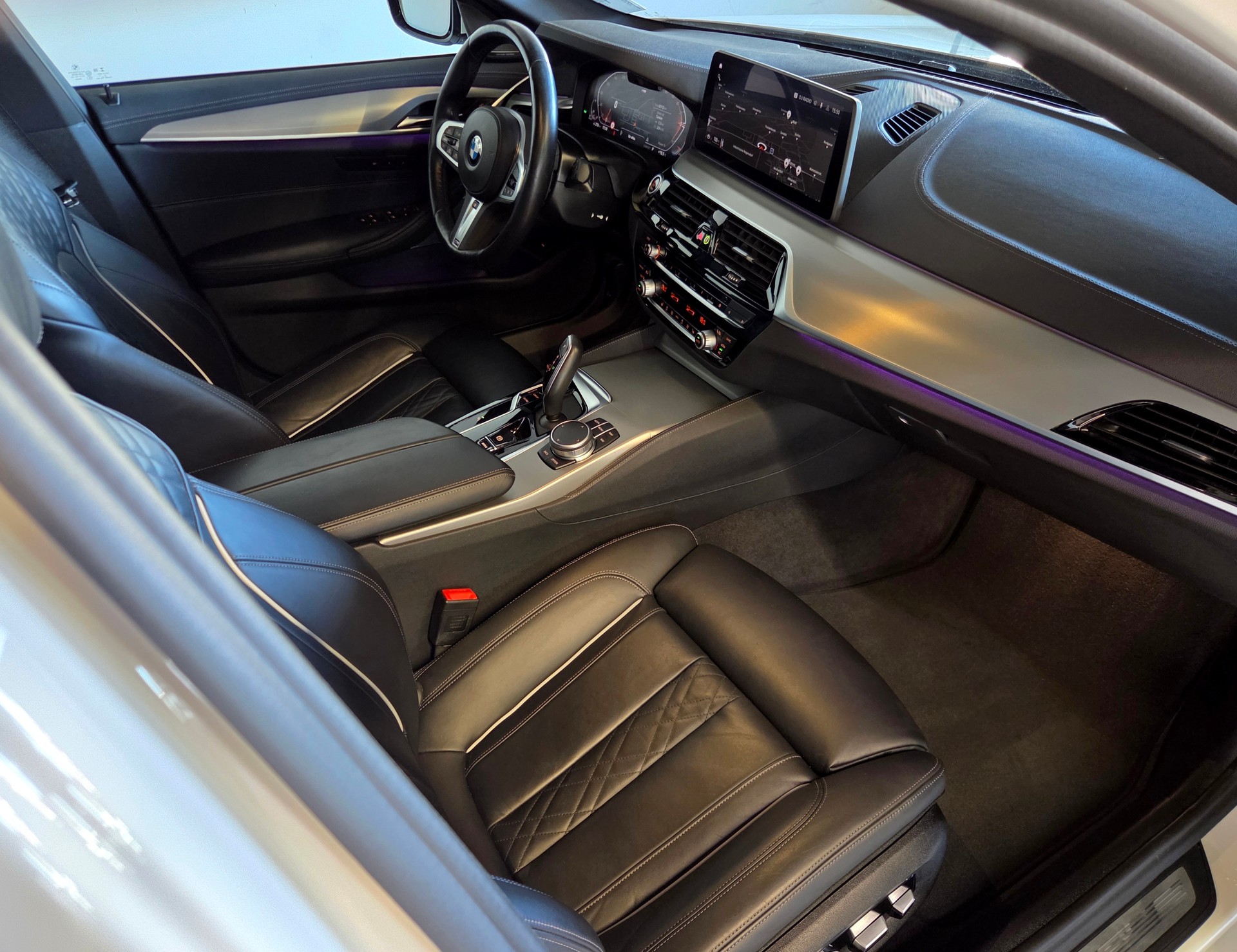 BMW 530d xDrive M-Sport Touring-image-15