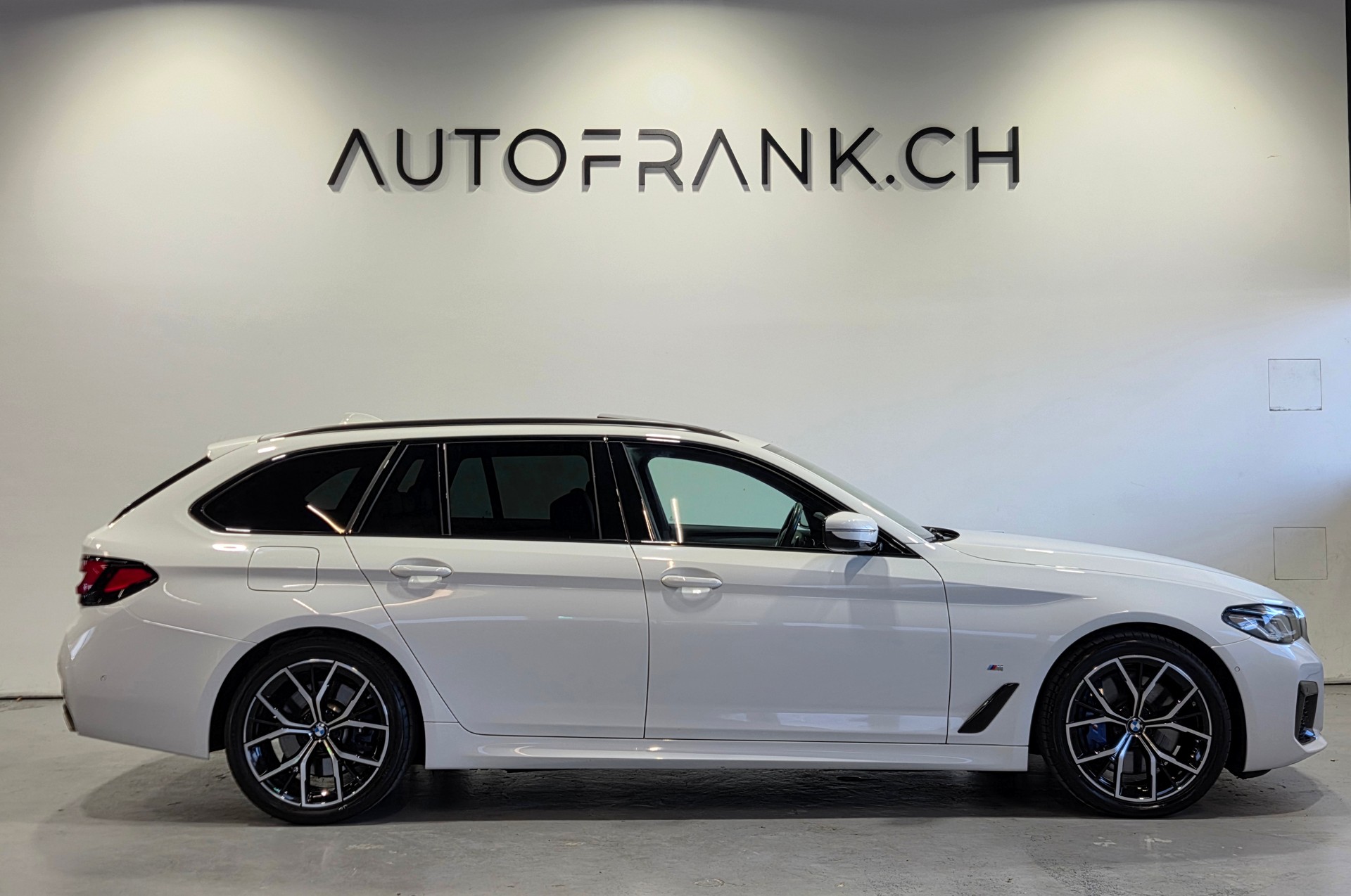 BMW 530d xDrive M-Sport Touring-image-1