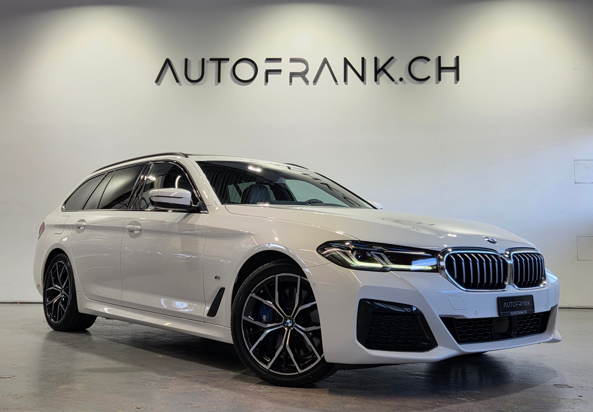 BMW 530d xDrive M-Sport Touring-image-16