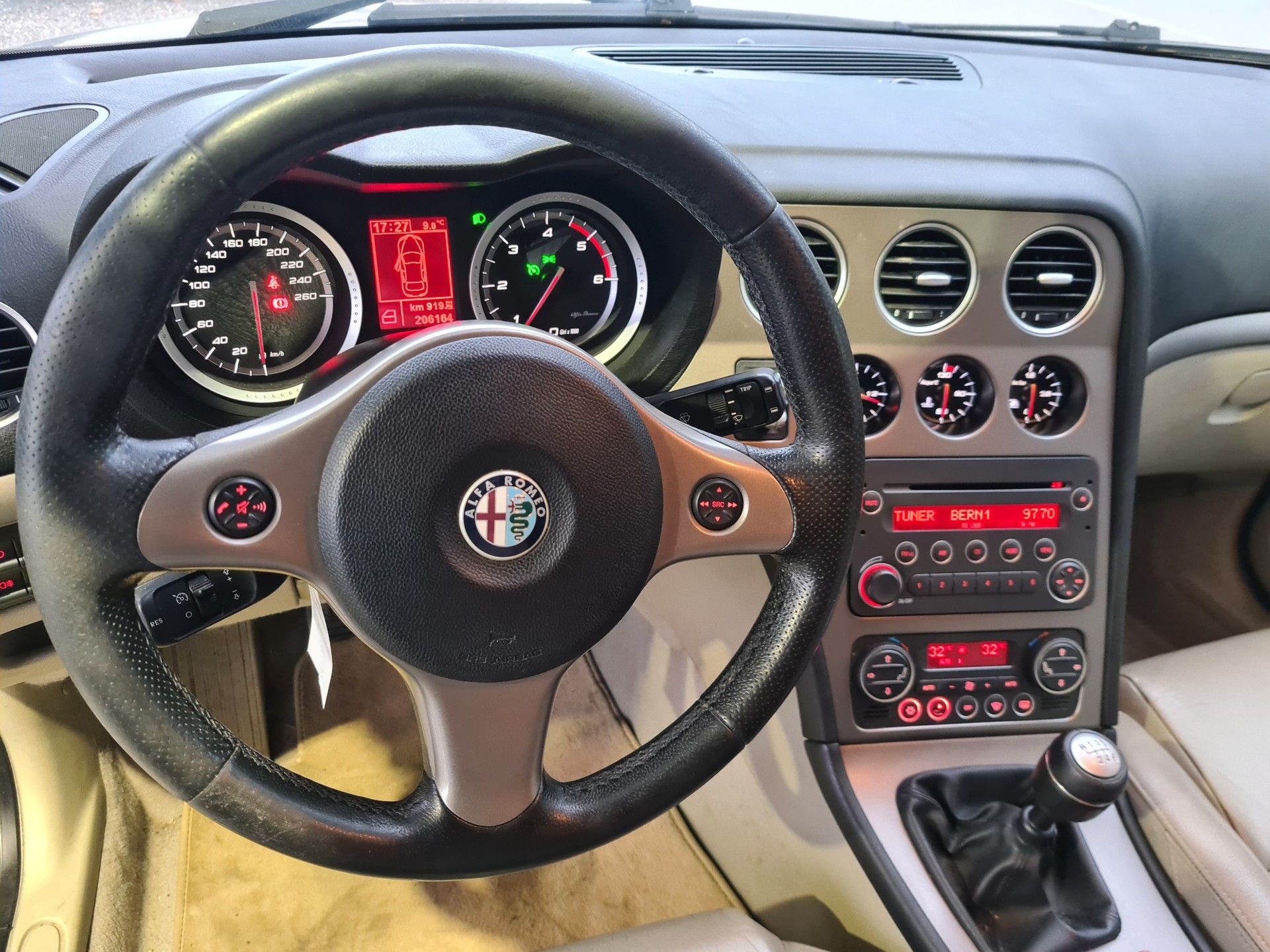 ALFA ROMEO 159 Sportwagon 1.9 JTD Lusso Limited Edition-image-6