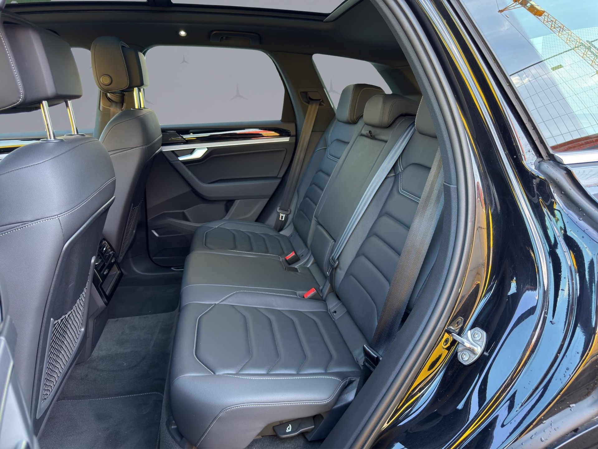 VW Touareg 3.0 V6 TDI 286 R-Line-image-11