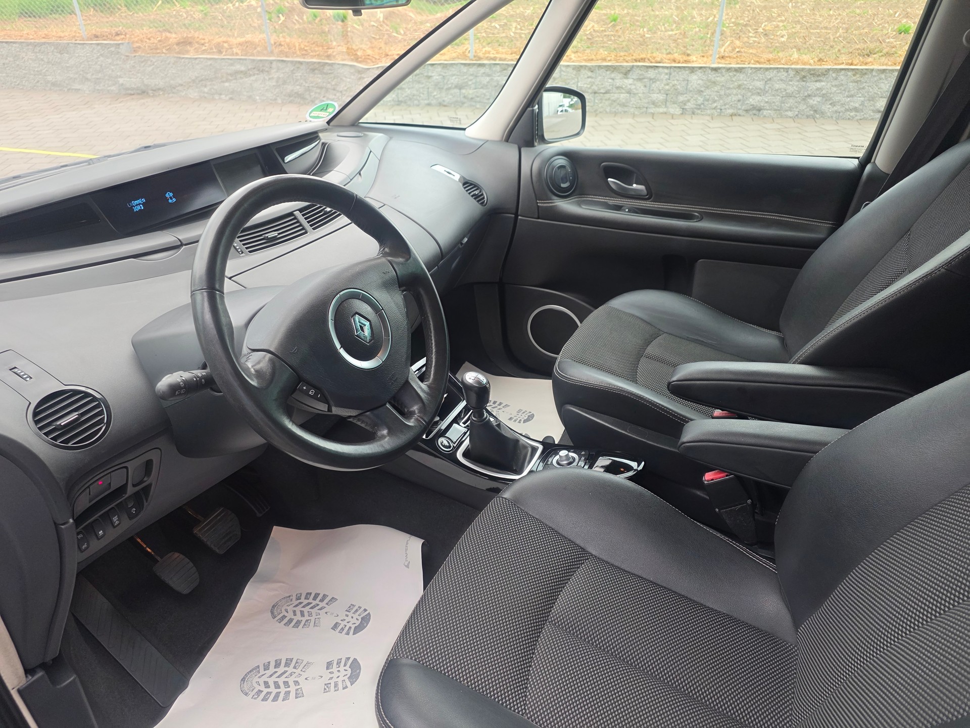 RENAULT Grand Espace 2.0 dCi Swiss Edition-image-10