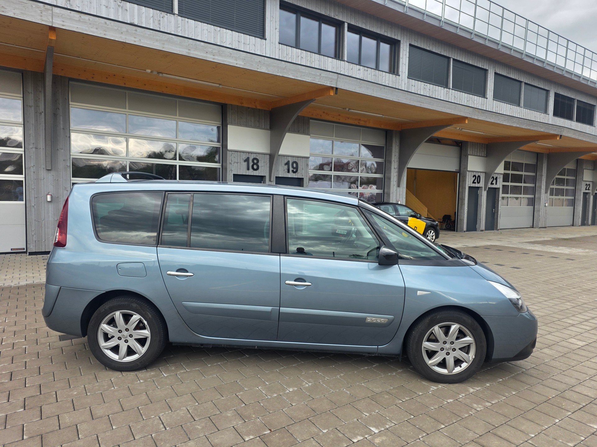 RENAULT Grand Espace 2.0 dCi Swiss Edition-image-6
