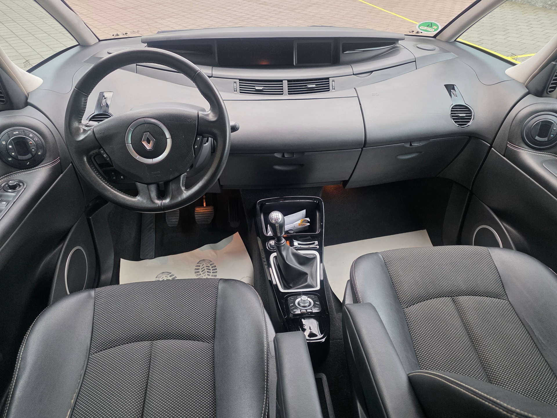 RENAULT Grand Espace 2.0 dCi Swiss Edition-image-9