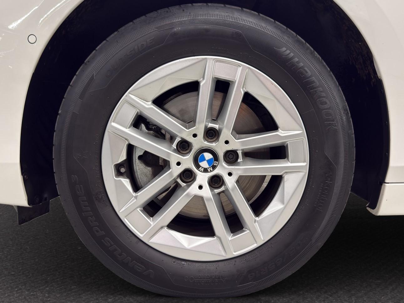 BMW 218d Active Tourer-image-8