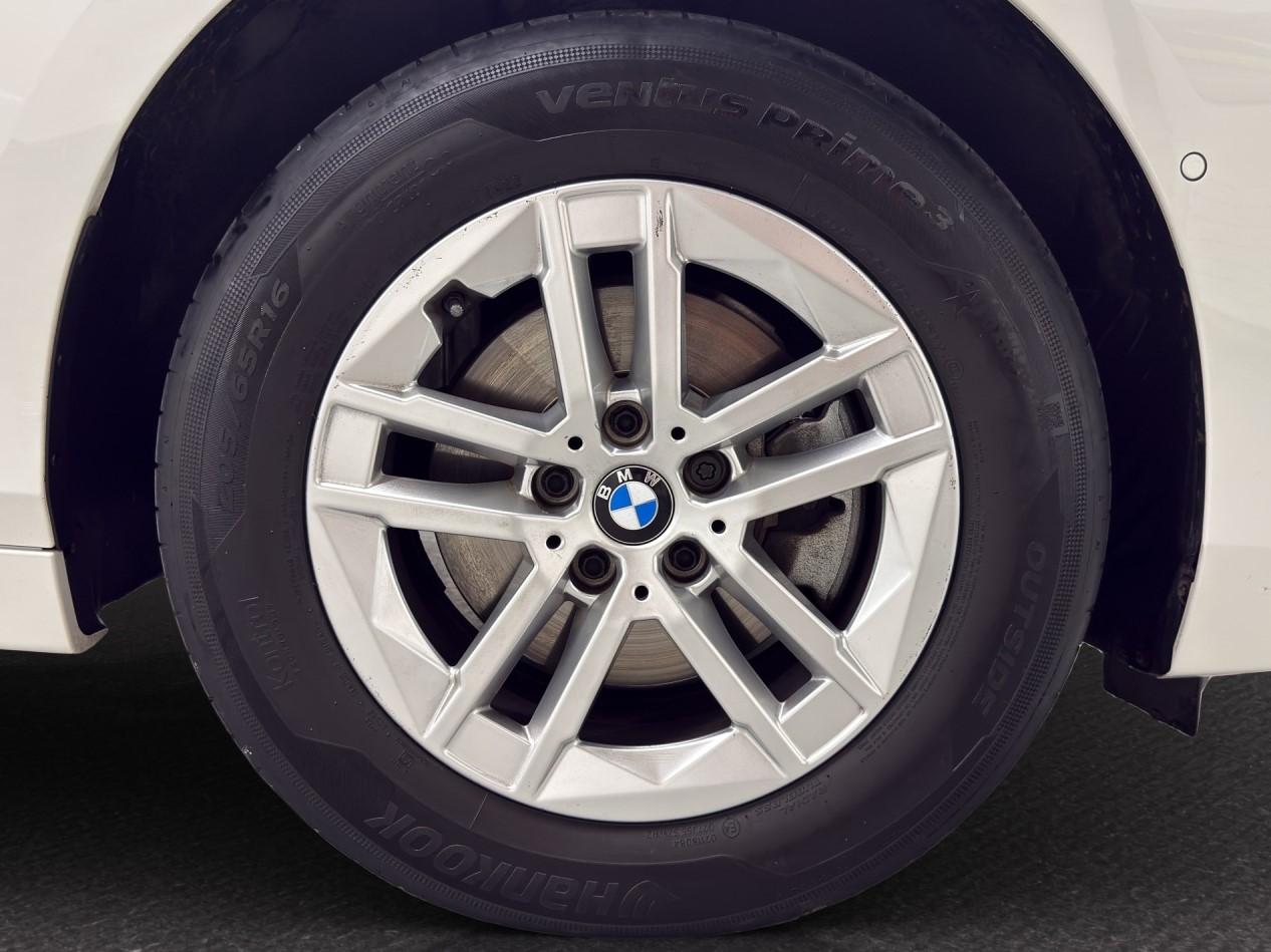 BMW 218d Active Tourer-image-11