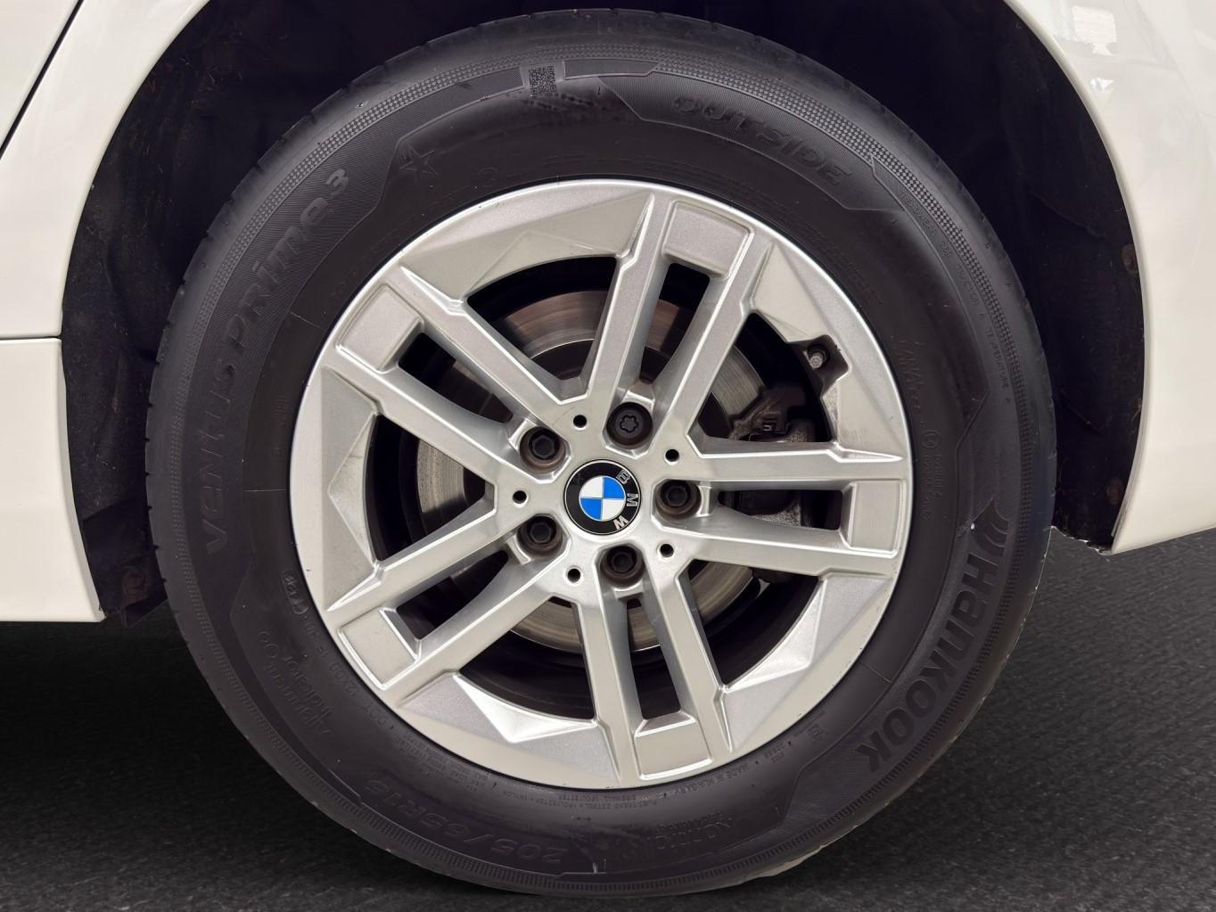 BMW 218d Active Tourer-image-9