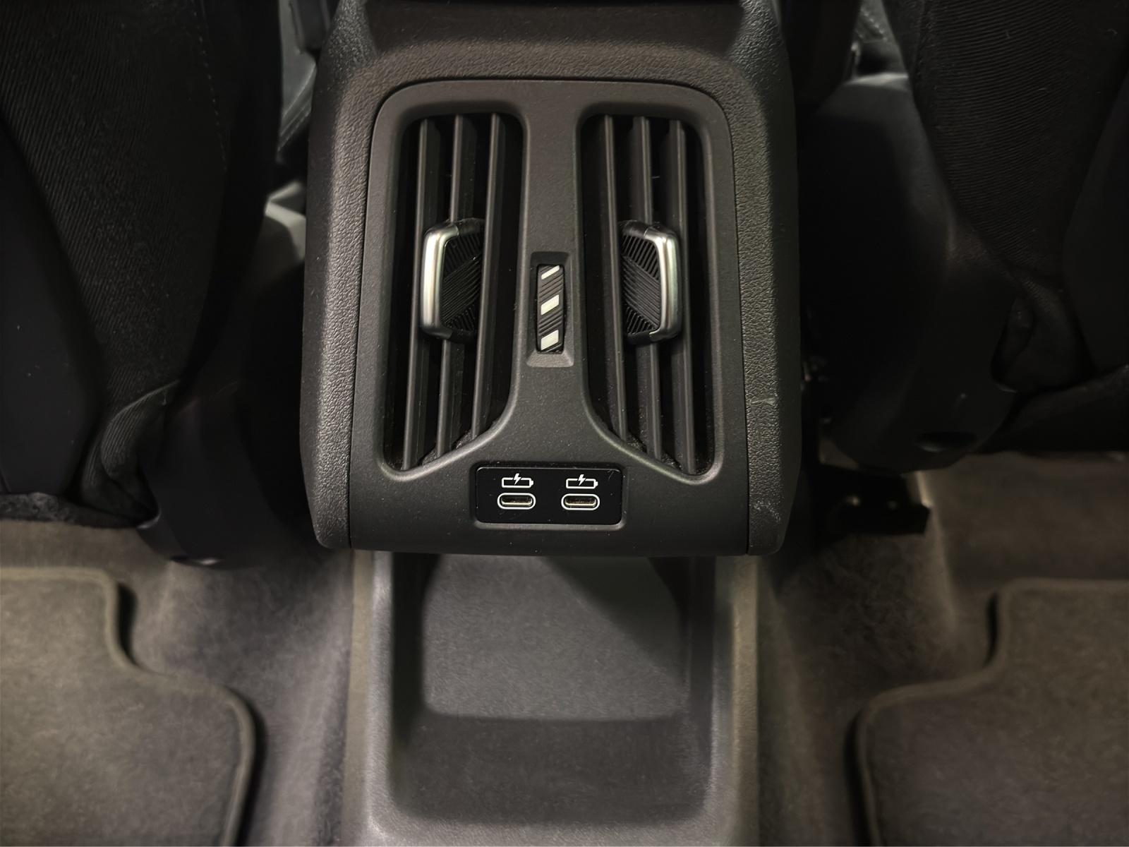 BMW 218d Active Tourer-image-20