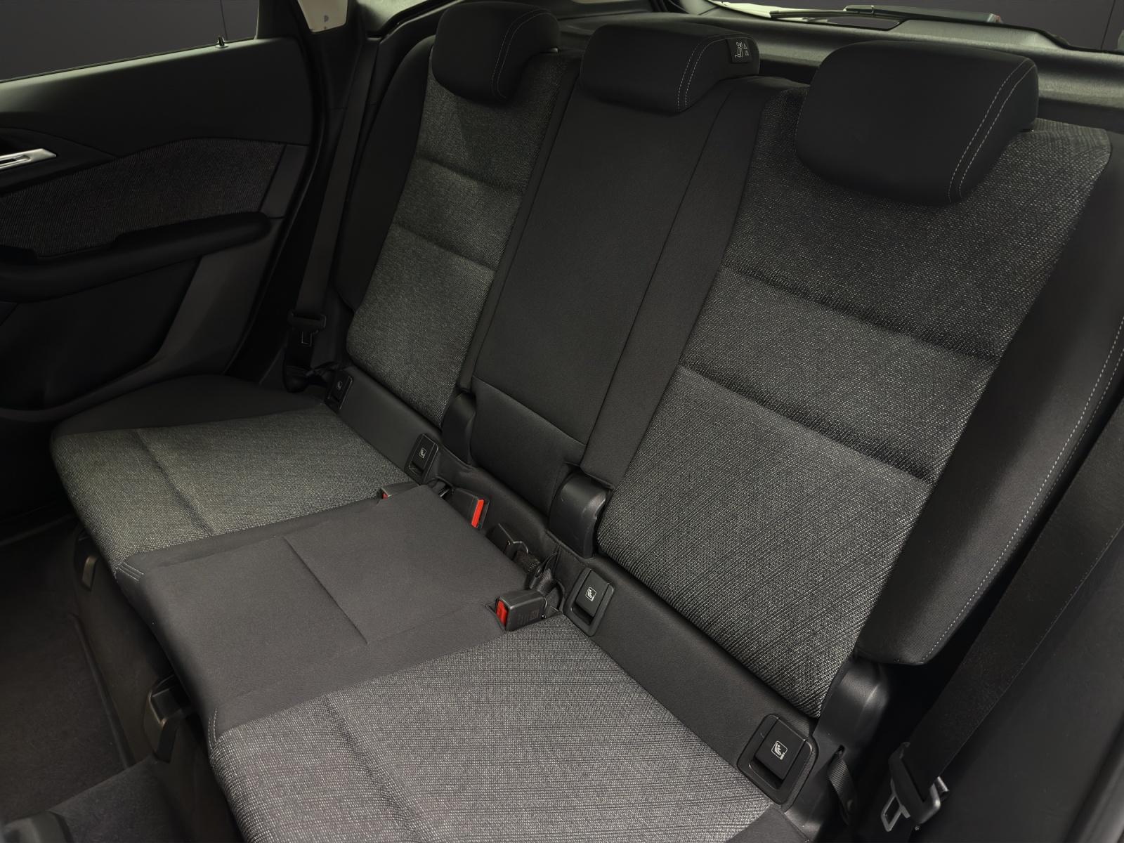 BMW 218d Active Tourer-image-15