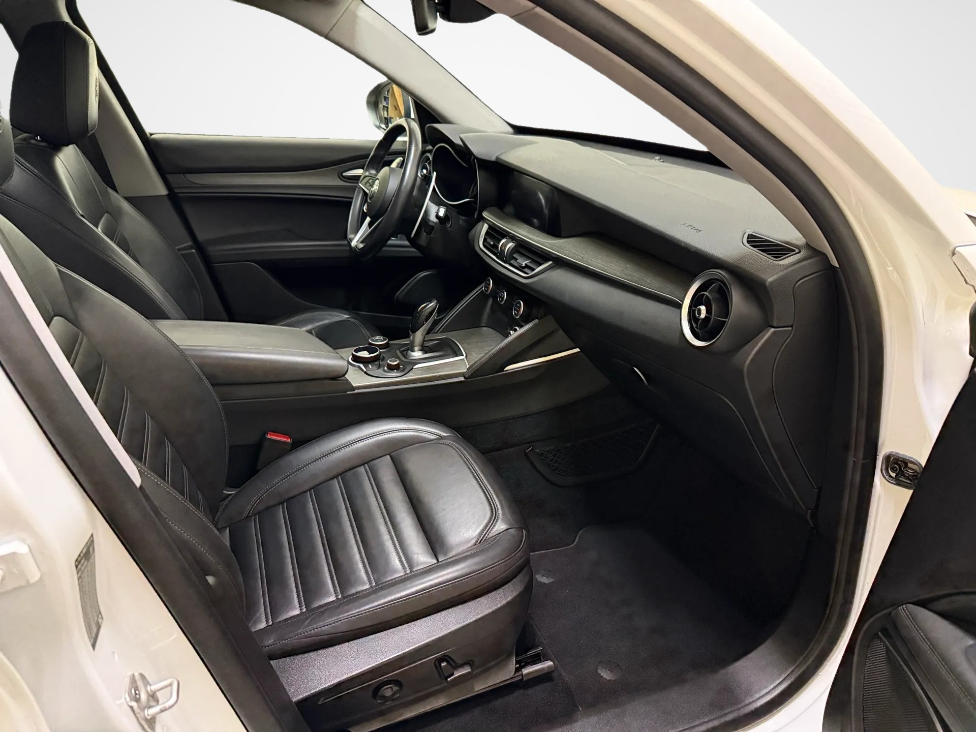 ALFA ROMEO Stelvio 2.2 JTDM Executive Q4 Automatic-image-7