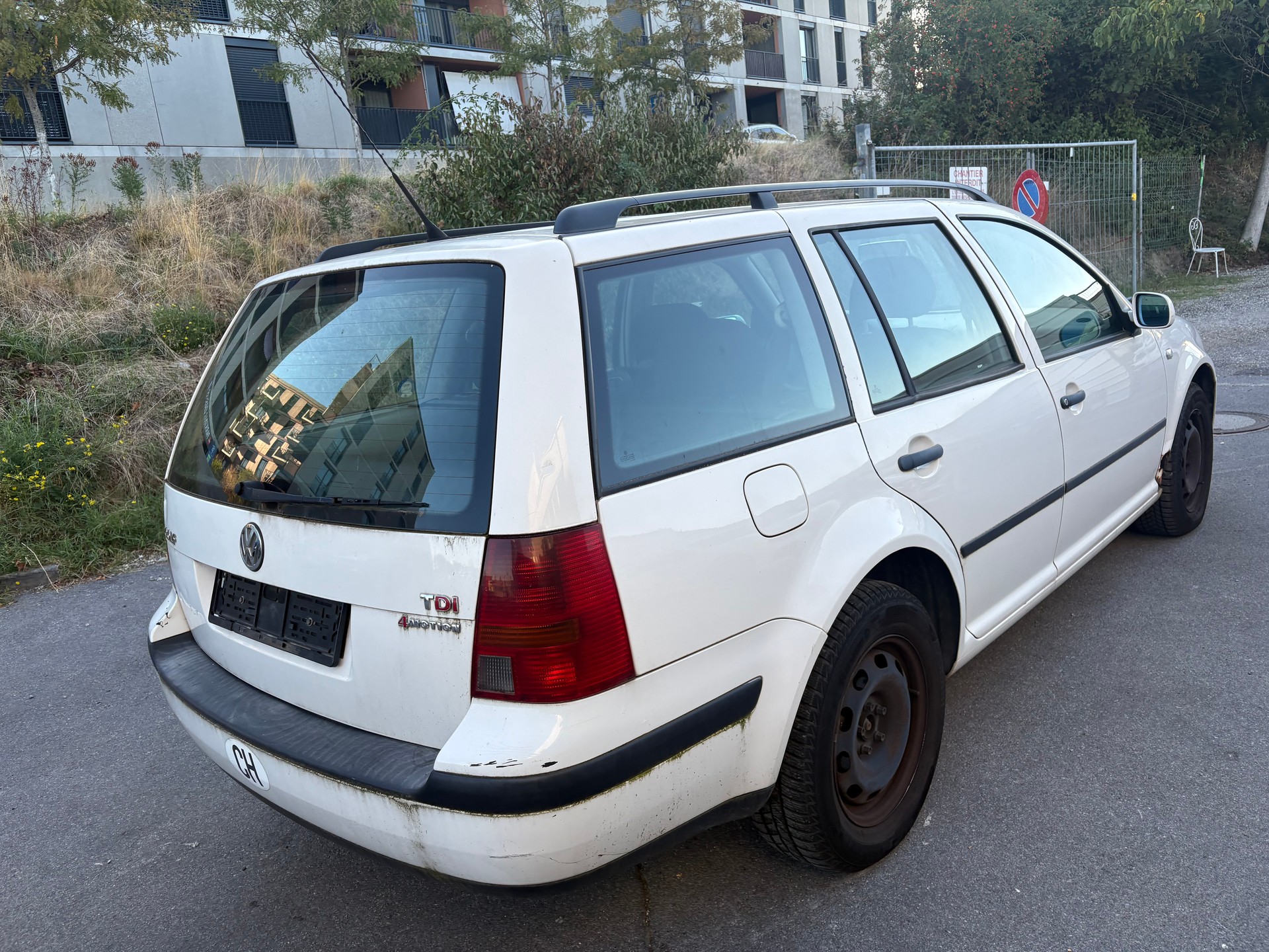VW Golf Variant 1.9 TDI PD Trendline 4Motion-image-3