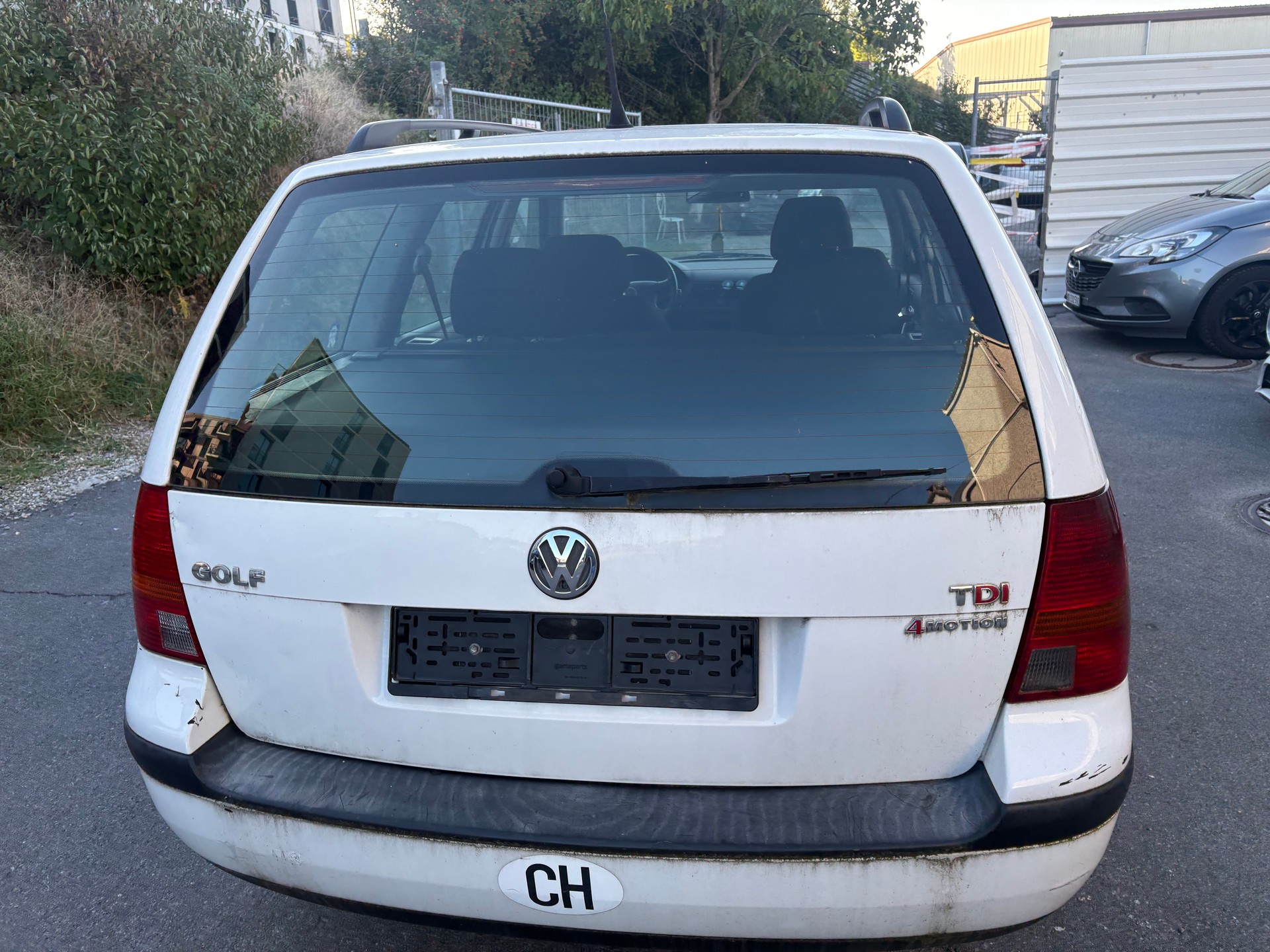 VW Golf Variant 1.9 TDI PD Trendline 4Motion-image-6