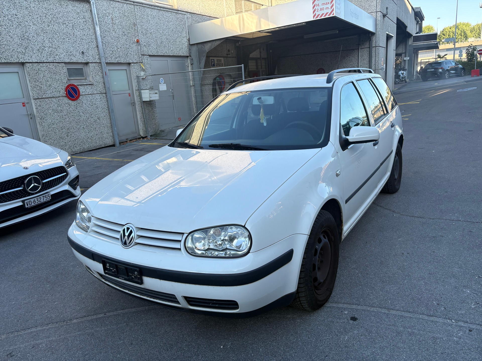 VW Golf Variant 1.9 TDI PD Trendline 4Motion-image-0