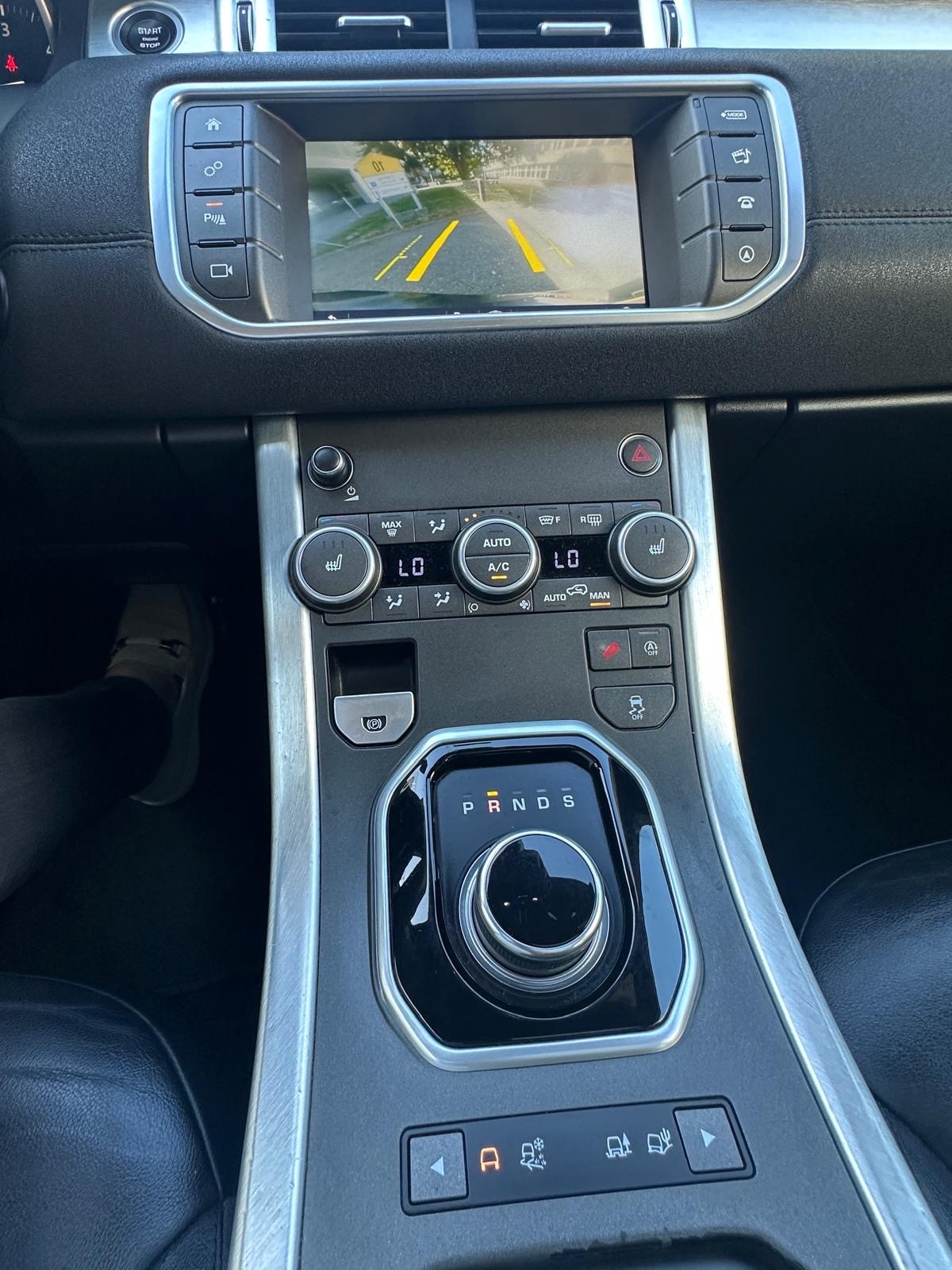 LAND ROVER Range Rover Evoque 2.0 TD4 SE Advantage AT9-image-7