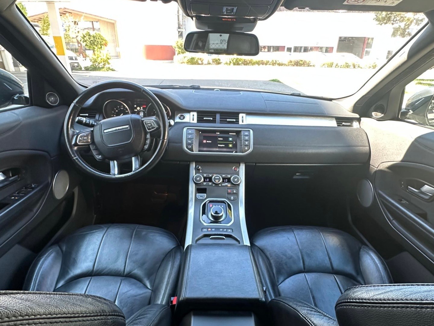 LAND ROVER Range Rover Evoque 2.0 TD4 SE Advantage AT9-image-6