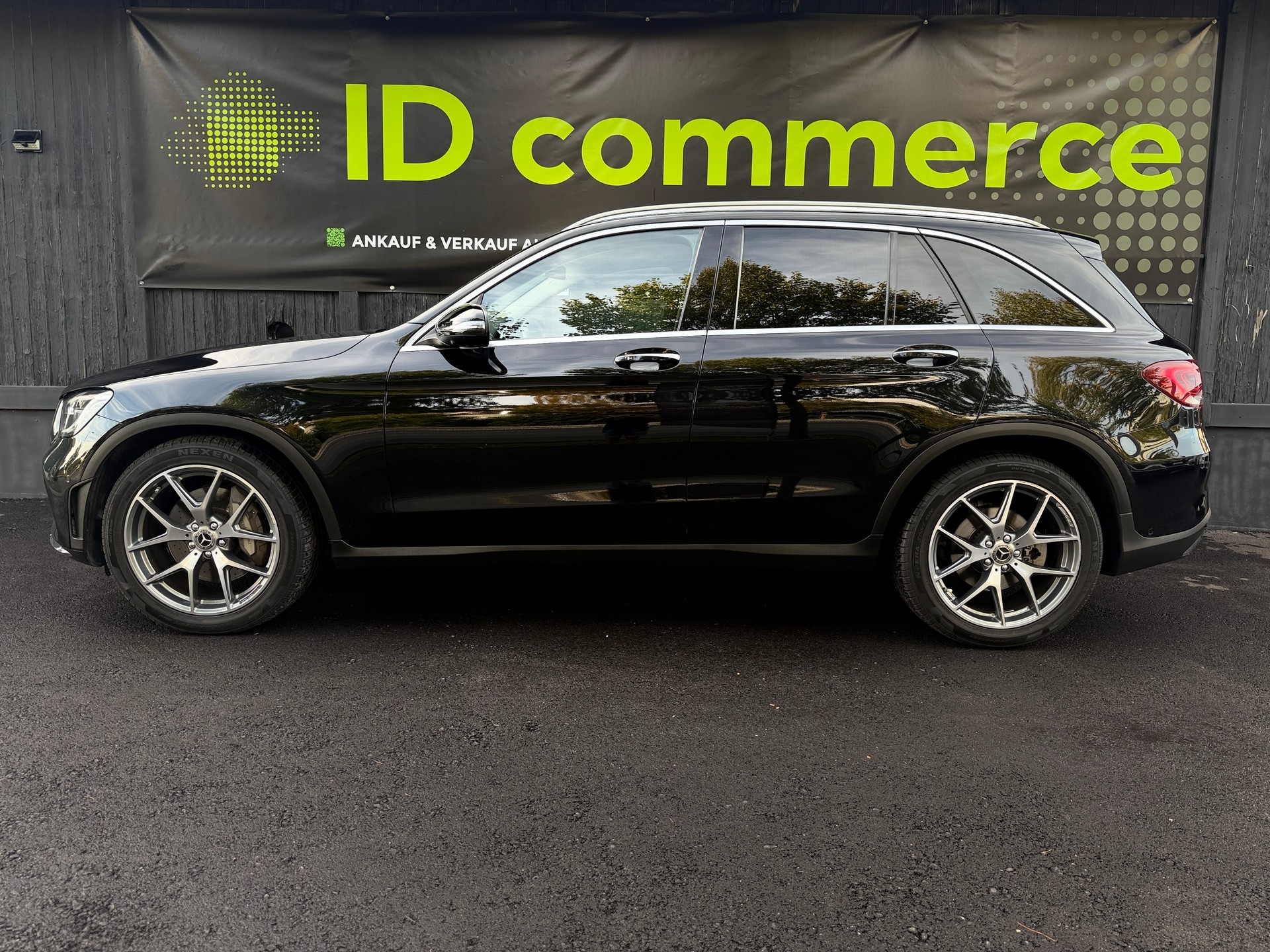MERCEDES-BENZ GLC 300 d AMG Line 4Matic 9G-Tronic-image-2