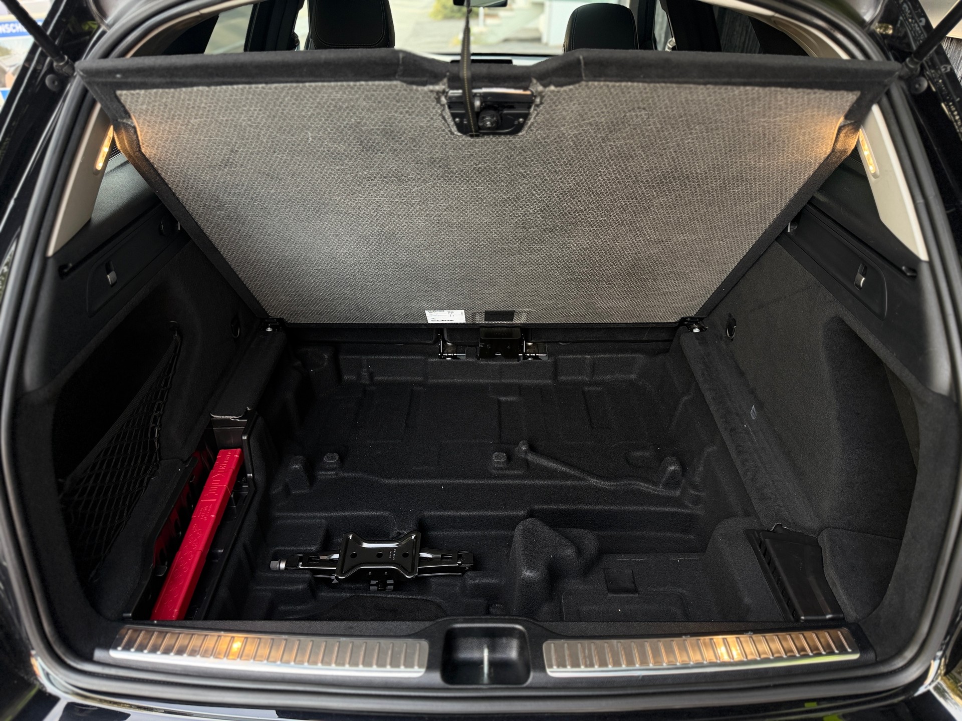 MERCEDES-BENZ GLC 300 d AMG Line 4Matic 9G-Tronic-image-17