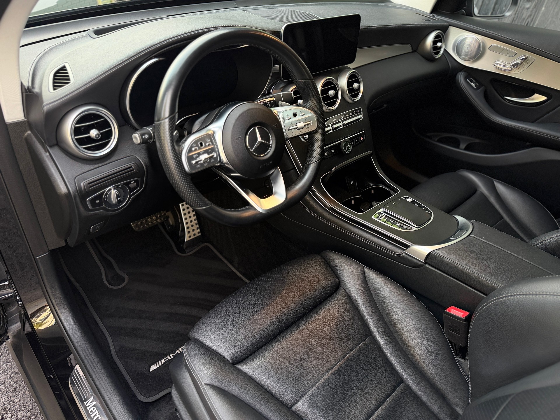 MERCEDES-BENZ GLC 300 d AMG Line 4Matic 9G-Tronic-image-4