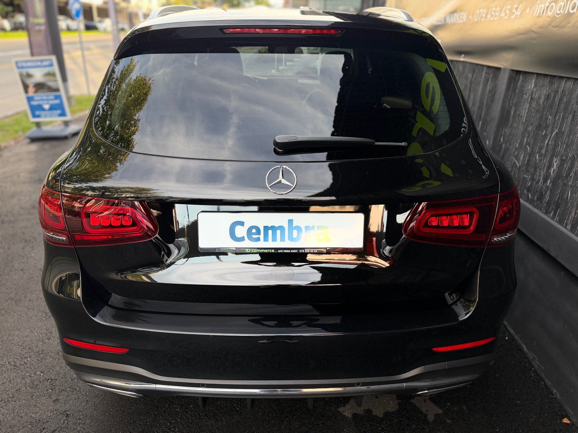 MERCEDES-BENZ GLC 300 d AMG Line 4Matic 9G-Tronic-image-3