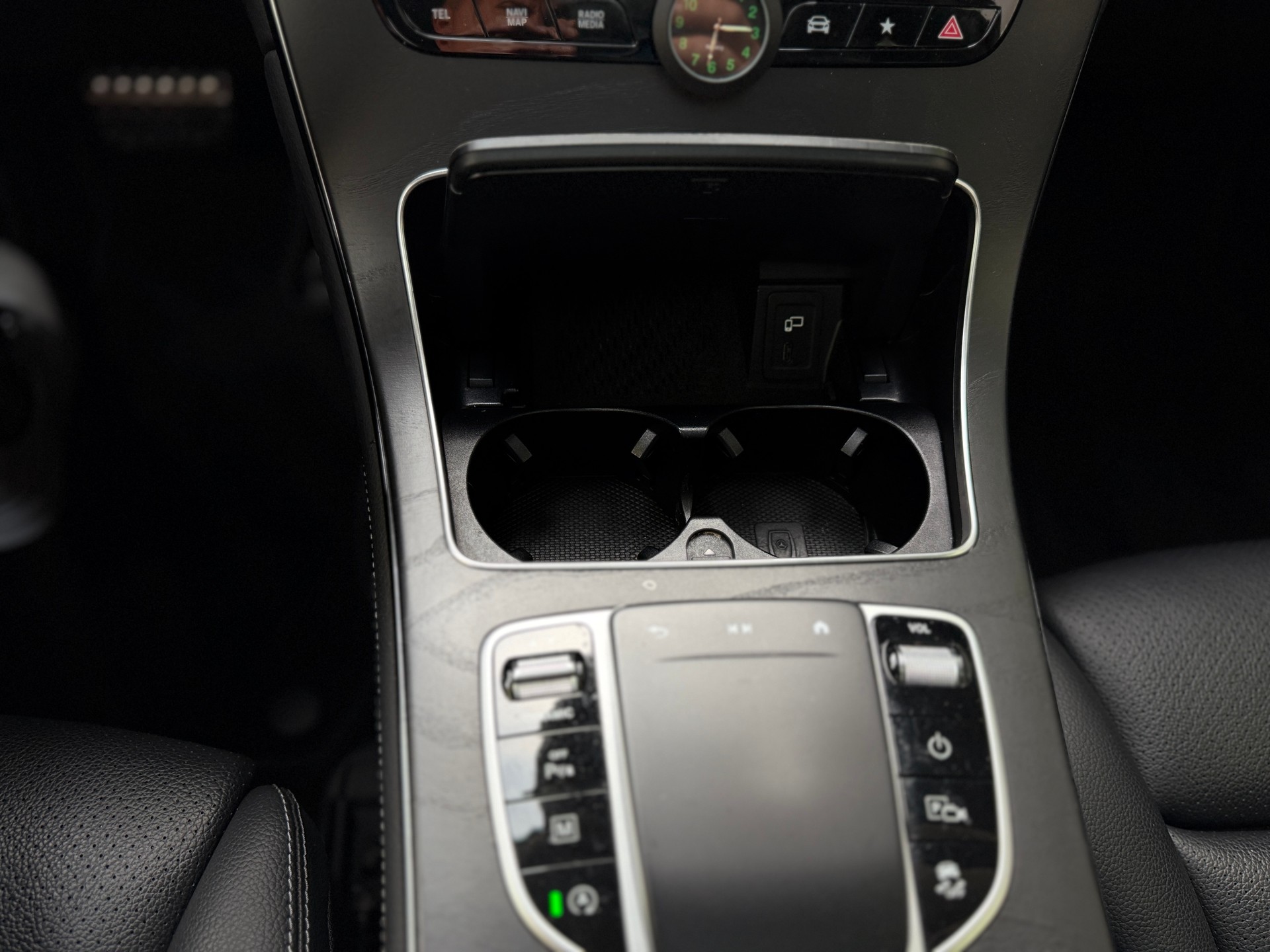 MERCEDES-BENZ GLC 300 d AMG Line 4Matic 9G-Tronic-image-12