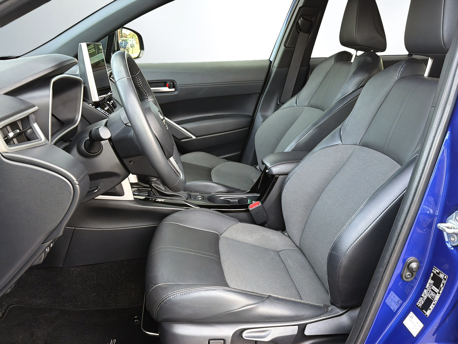 TOYOTA Corolla Cross 2.0 4WD Trend e-CVT-image-3