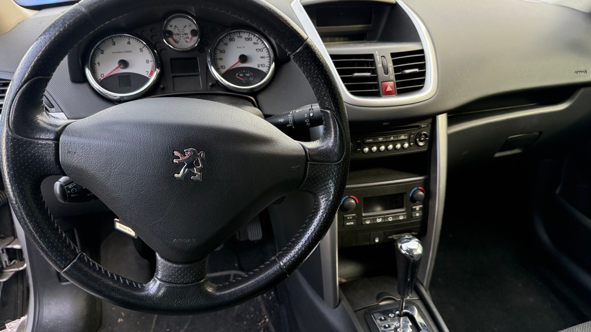 PEUGEOT 207 1.6 16V Sport Automatic-image-4