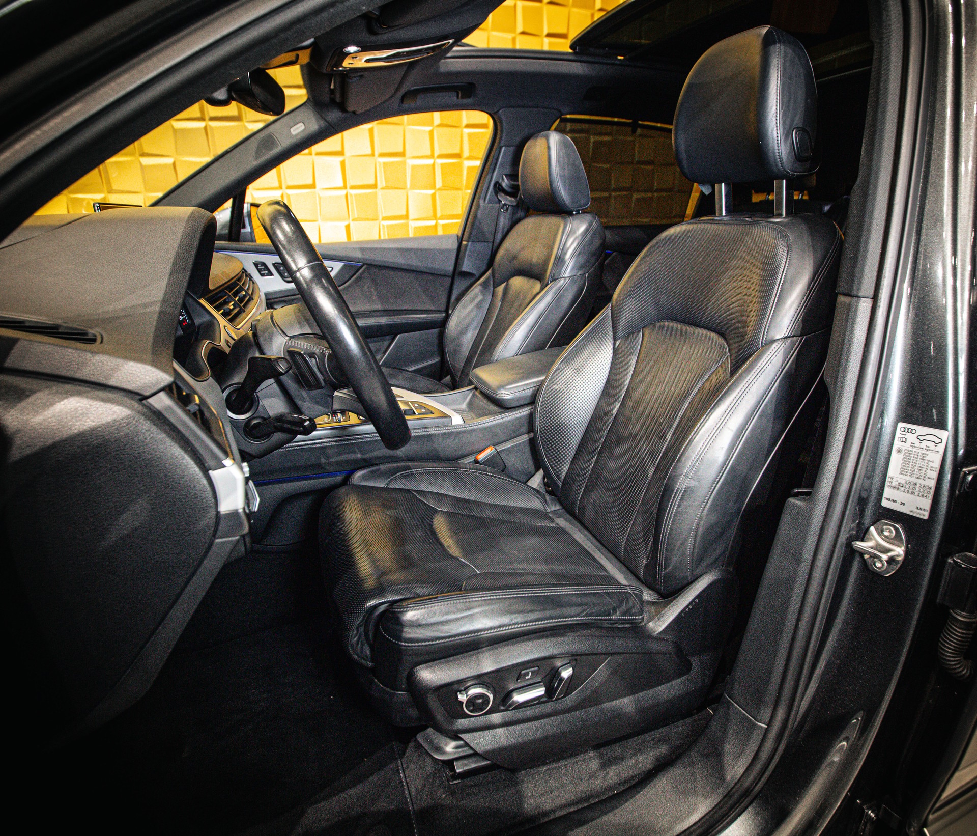 AUDI Q7 3.0 TDI ultra quattro tiptronic-image-9