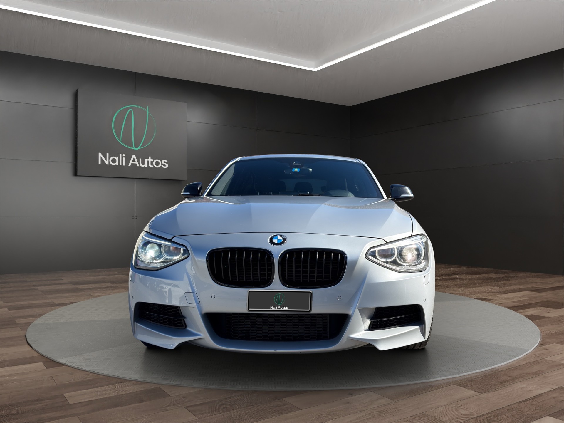 BMW M135i xDrive Steptronic-image-4