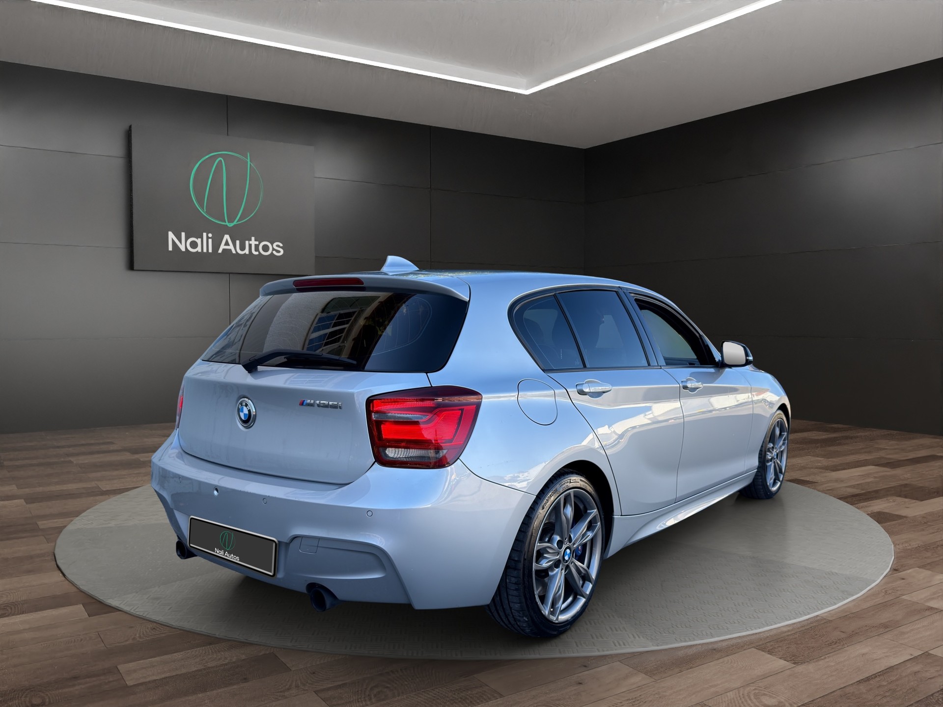 BMW M135i xDrive Steptronic-image-2