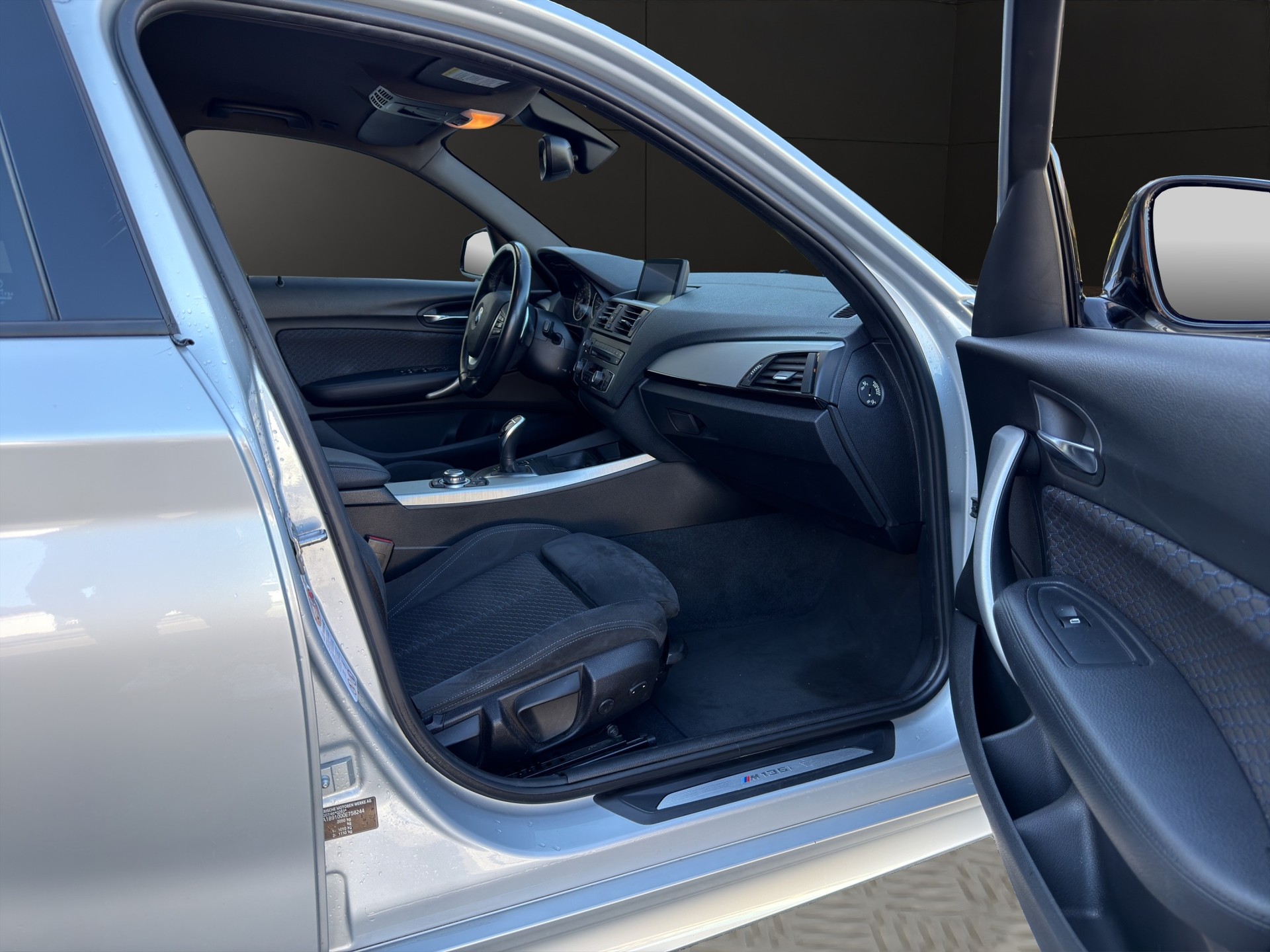 BMW M135i xDrive Steptronic-image-16