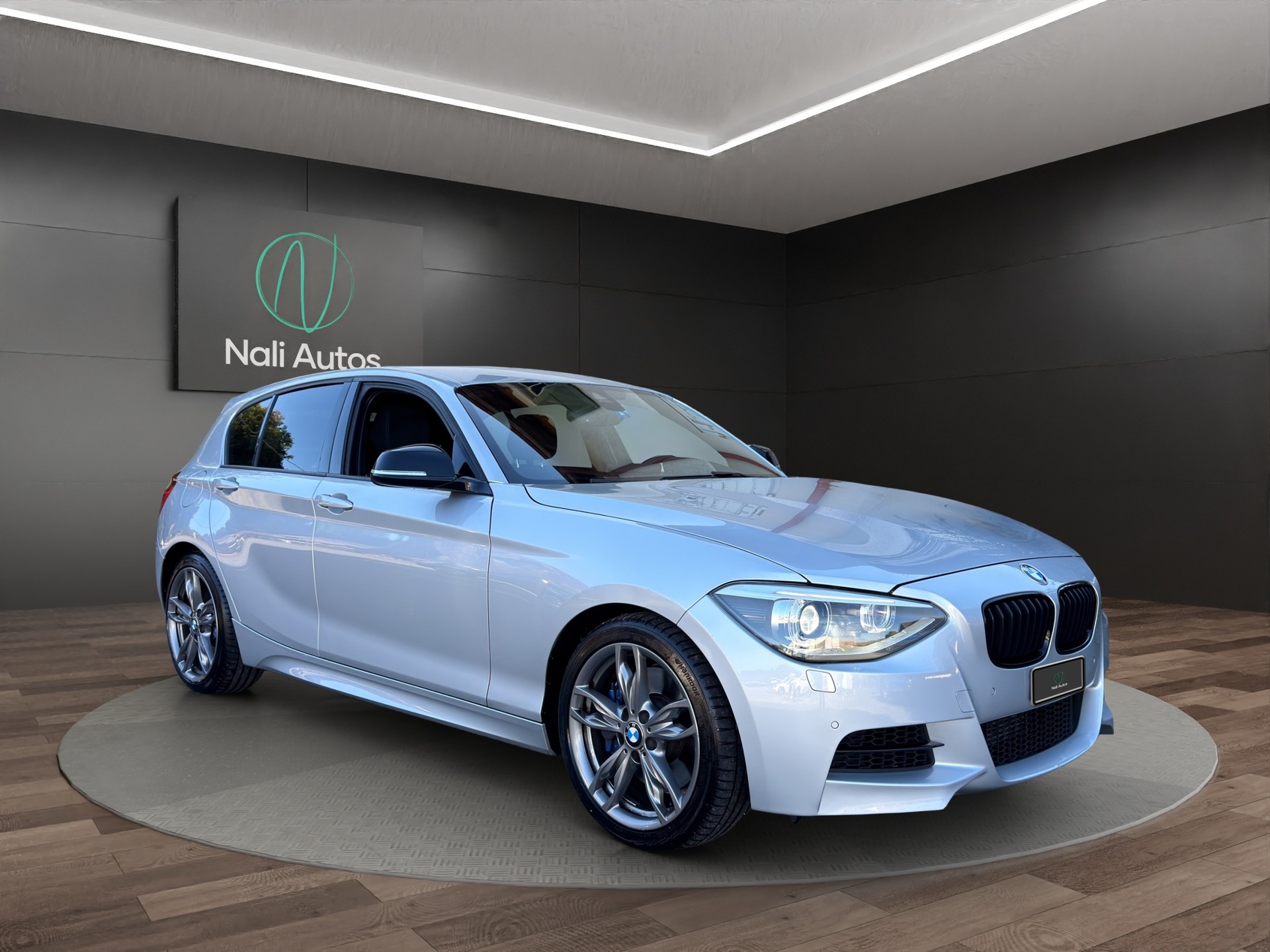 BMW M135i xDrive Steptronic-image-0