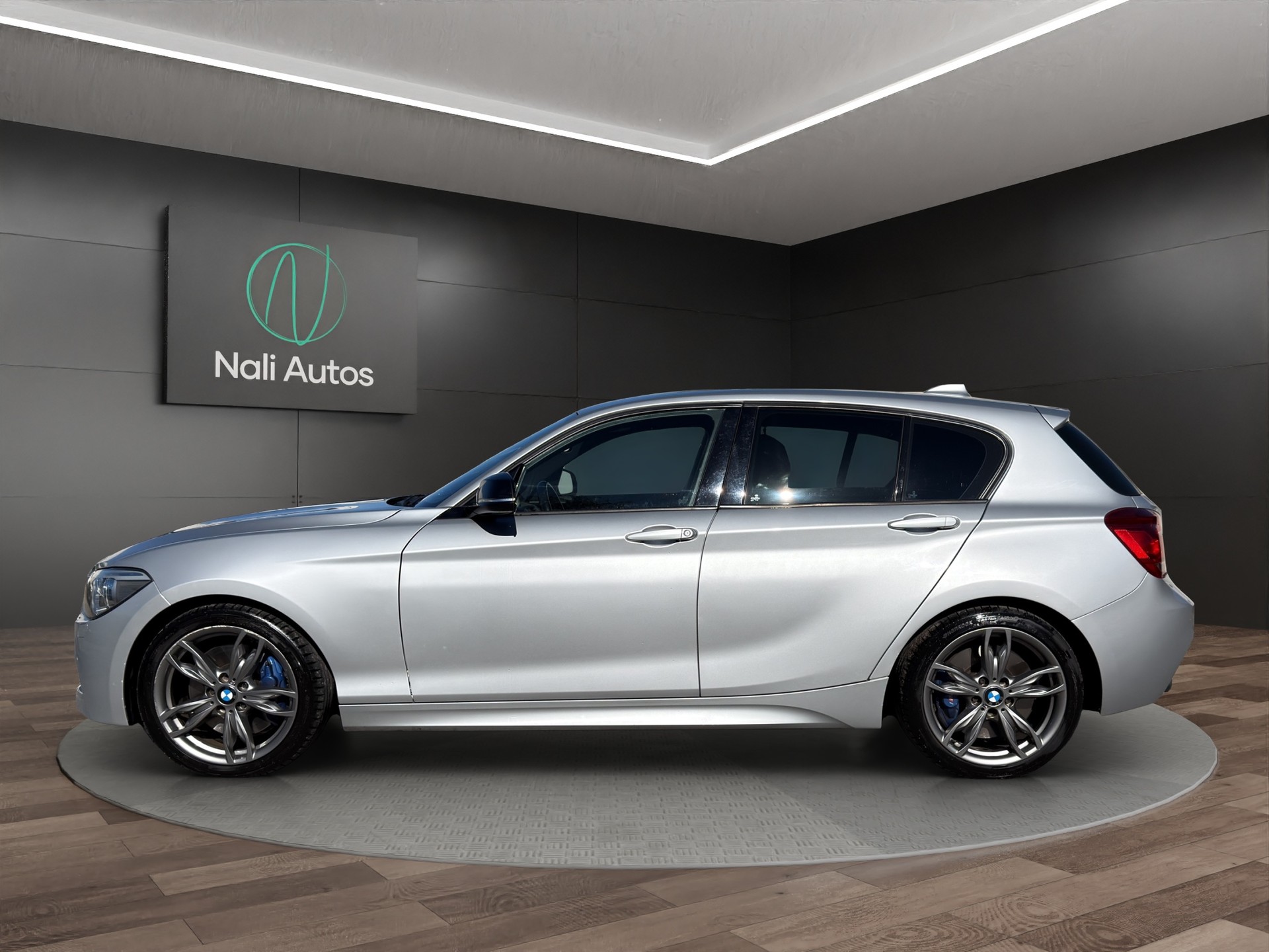 BMW M135i xDrive Steptronic-image-6