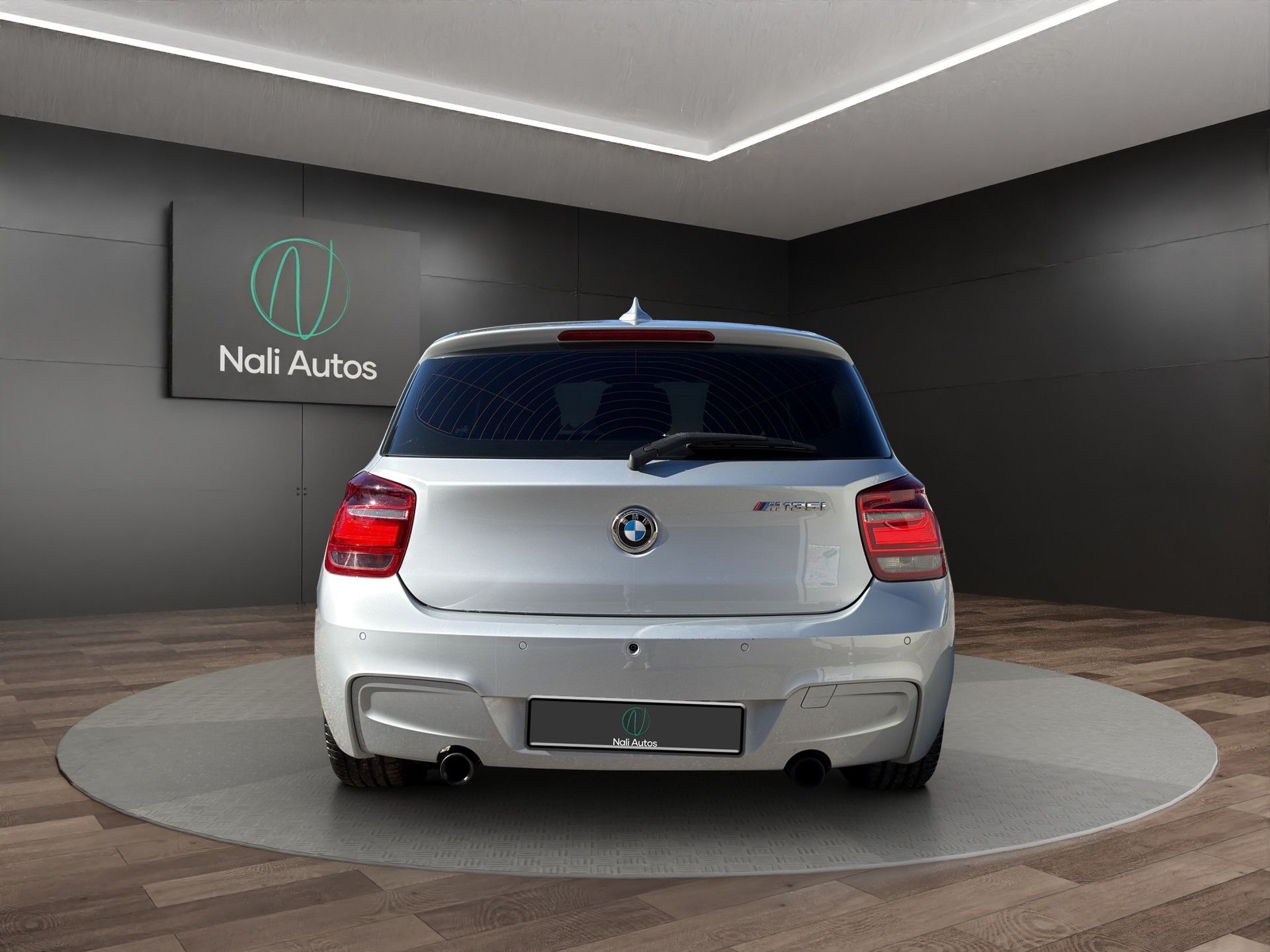 BMW M135i xDrive Steptronic-image-7