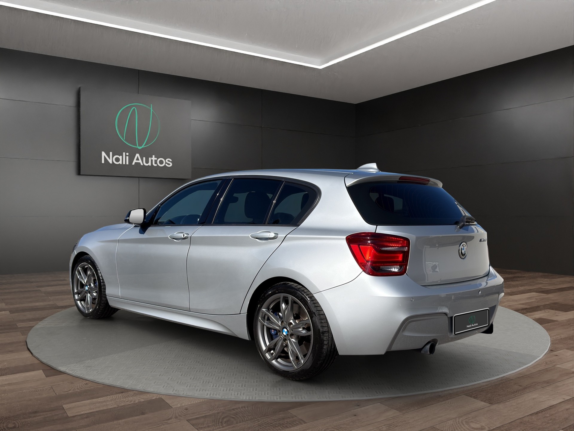 BMW M135i xDrive Steptronic-image-3