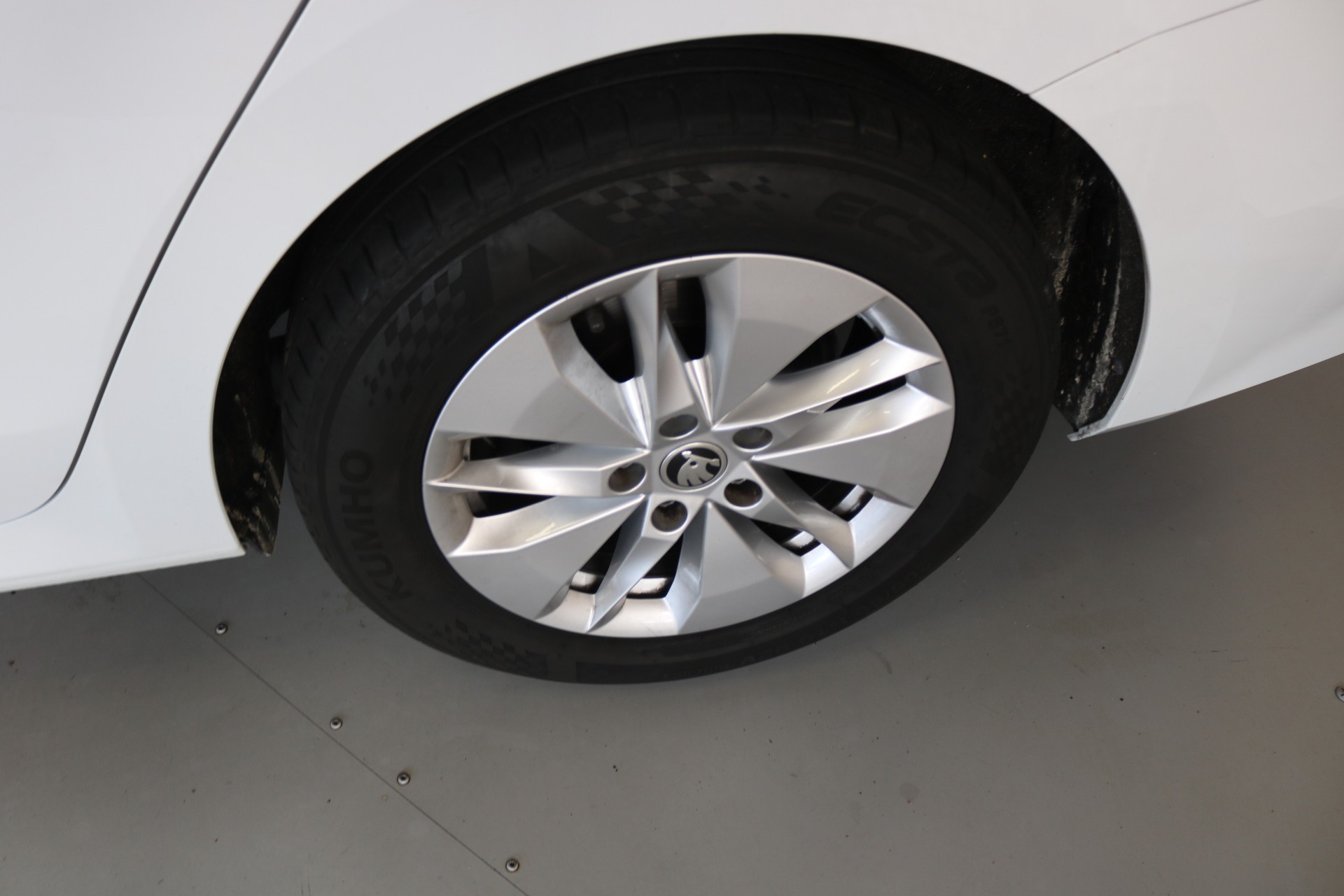 SKODA Octavia Combi 2.0 TDI DSG Ambition 4x4-image-32