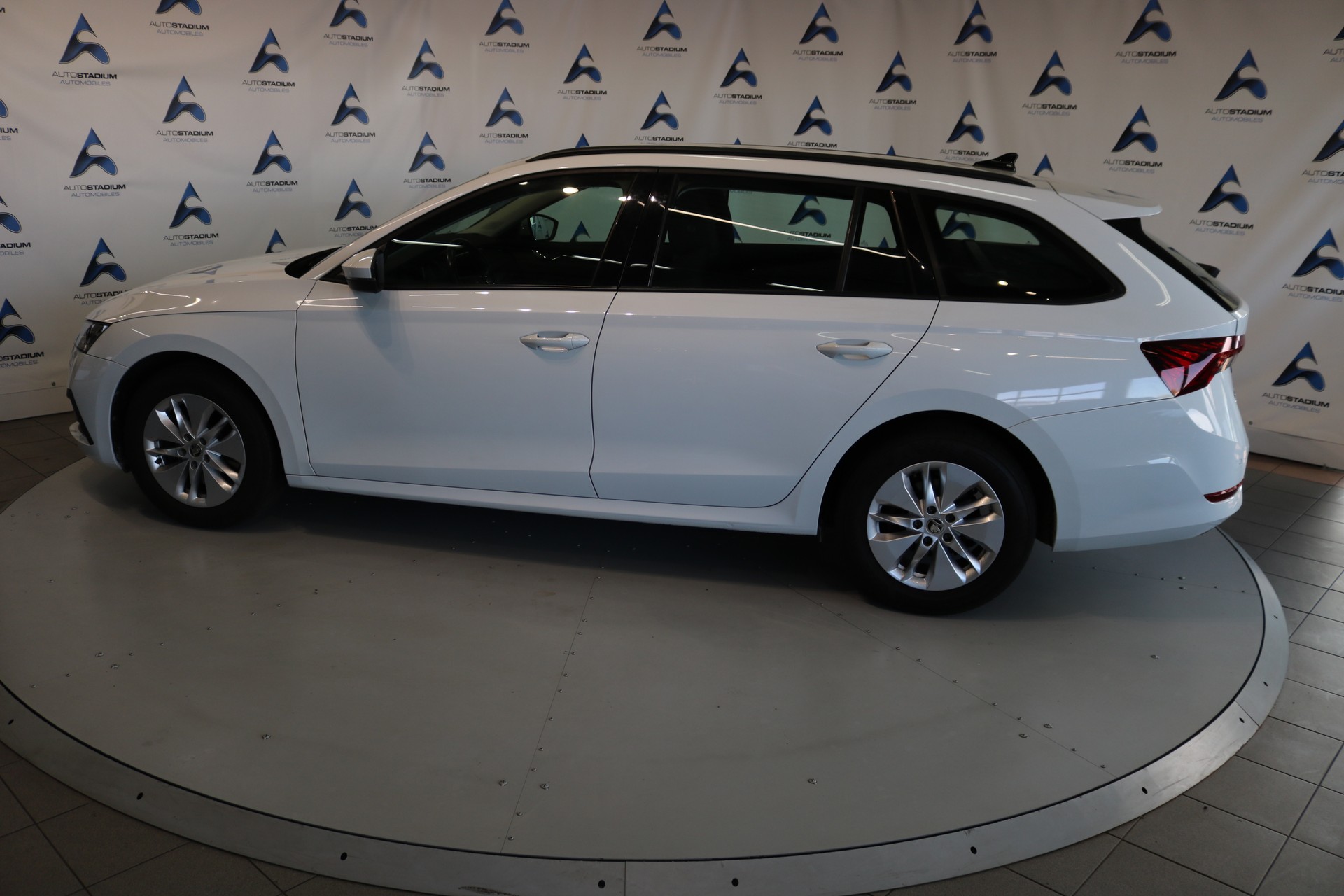 SKODA Octavia Combi 2.0 TDI DSG Ambition 4x4-image-17