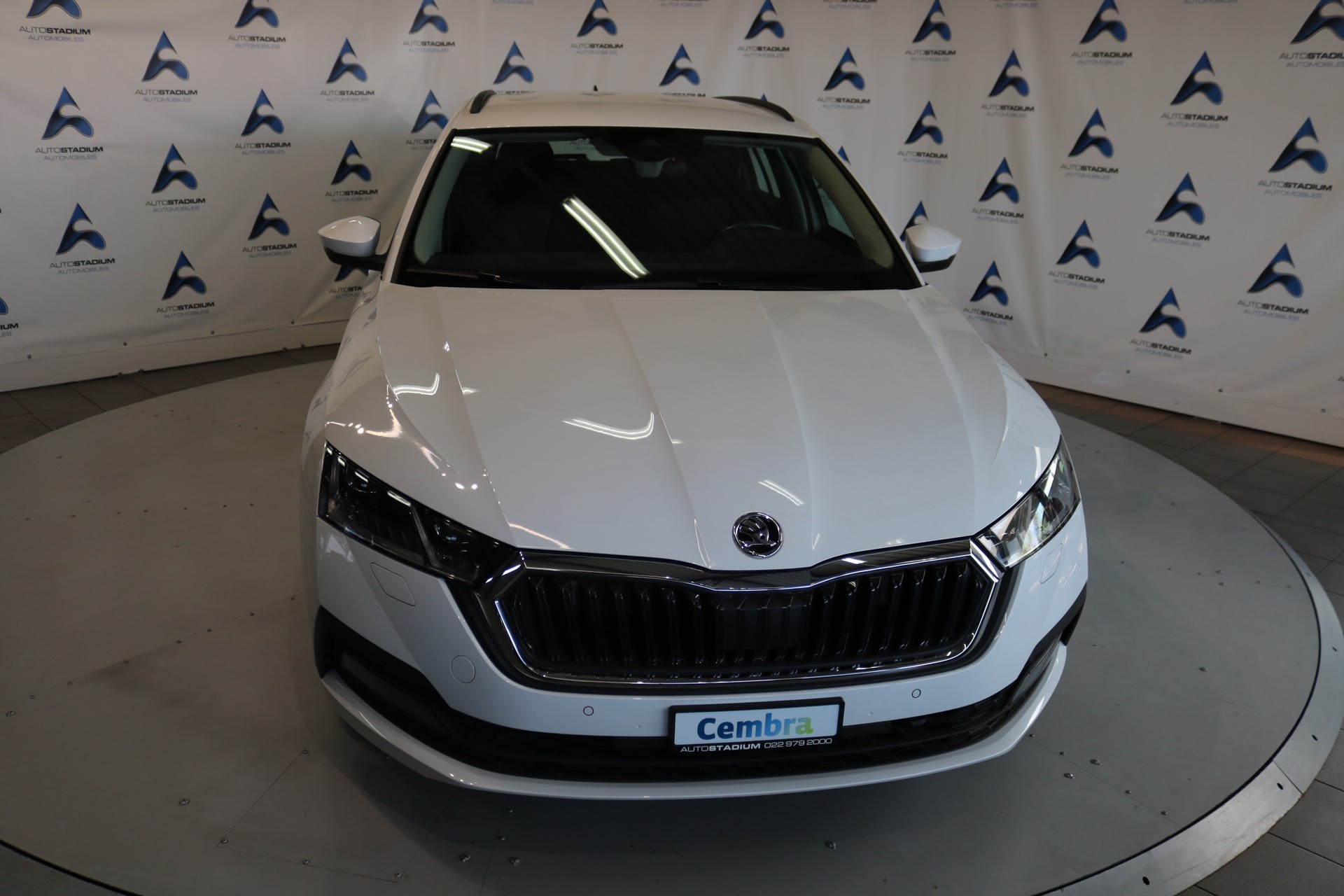 SKODA Octavia Combi 2.0 TDI DSG Ambition 4x4-image-8