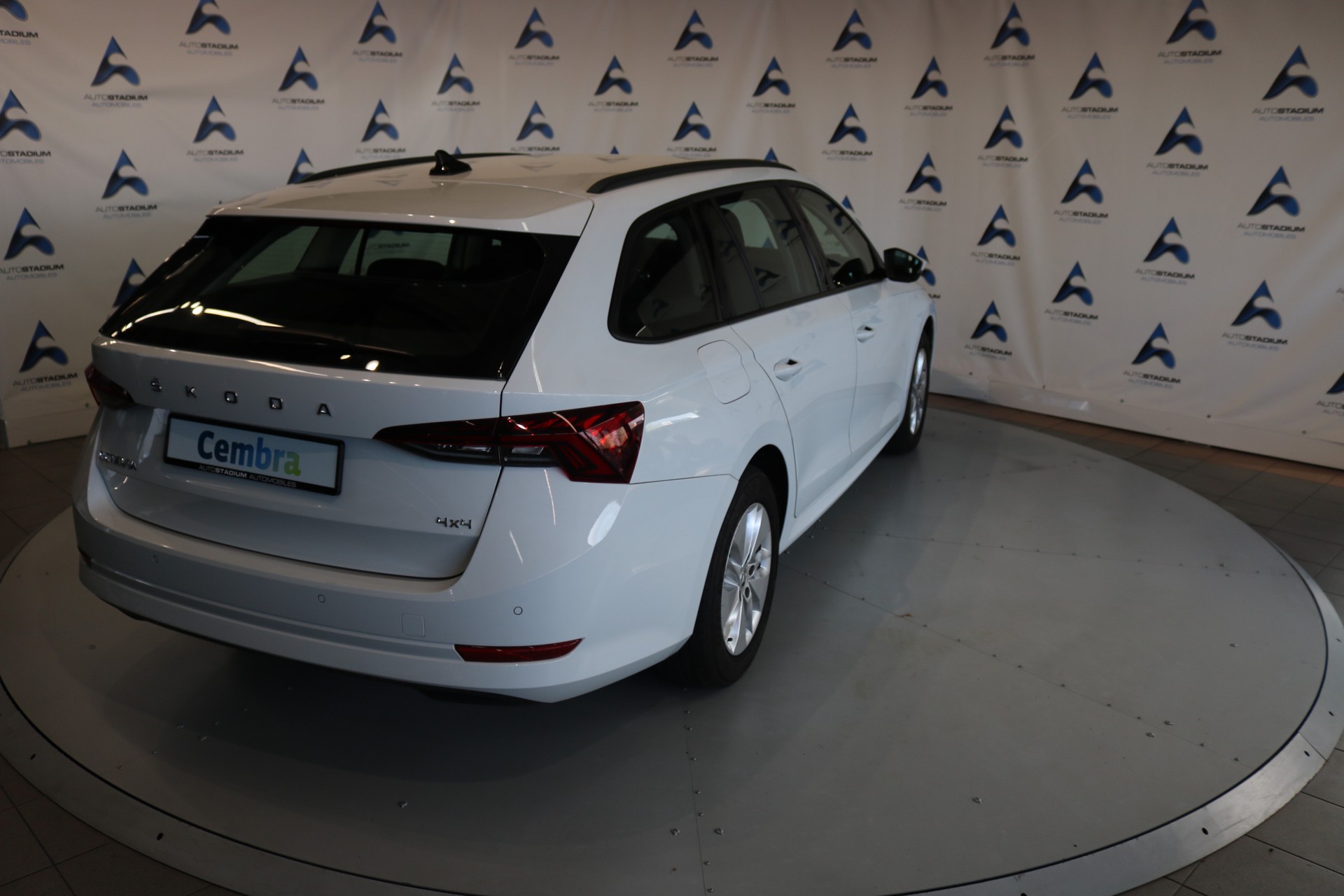 SKODA Octavia Combi 2.0 TDI DSG Ambition 4x4-image-24