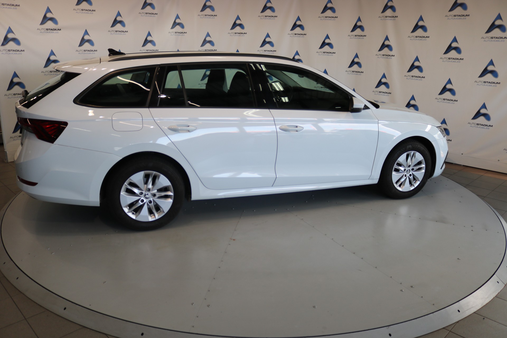 SKODA Octavia Combi 2.0 TDI DSG Ambition 4x4-image-27