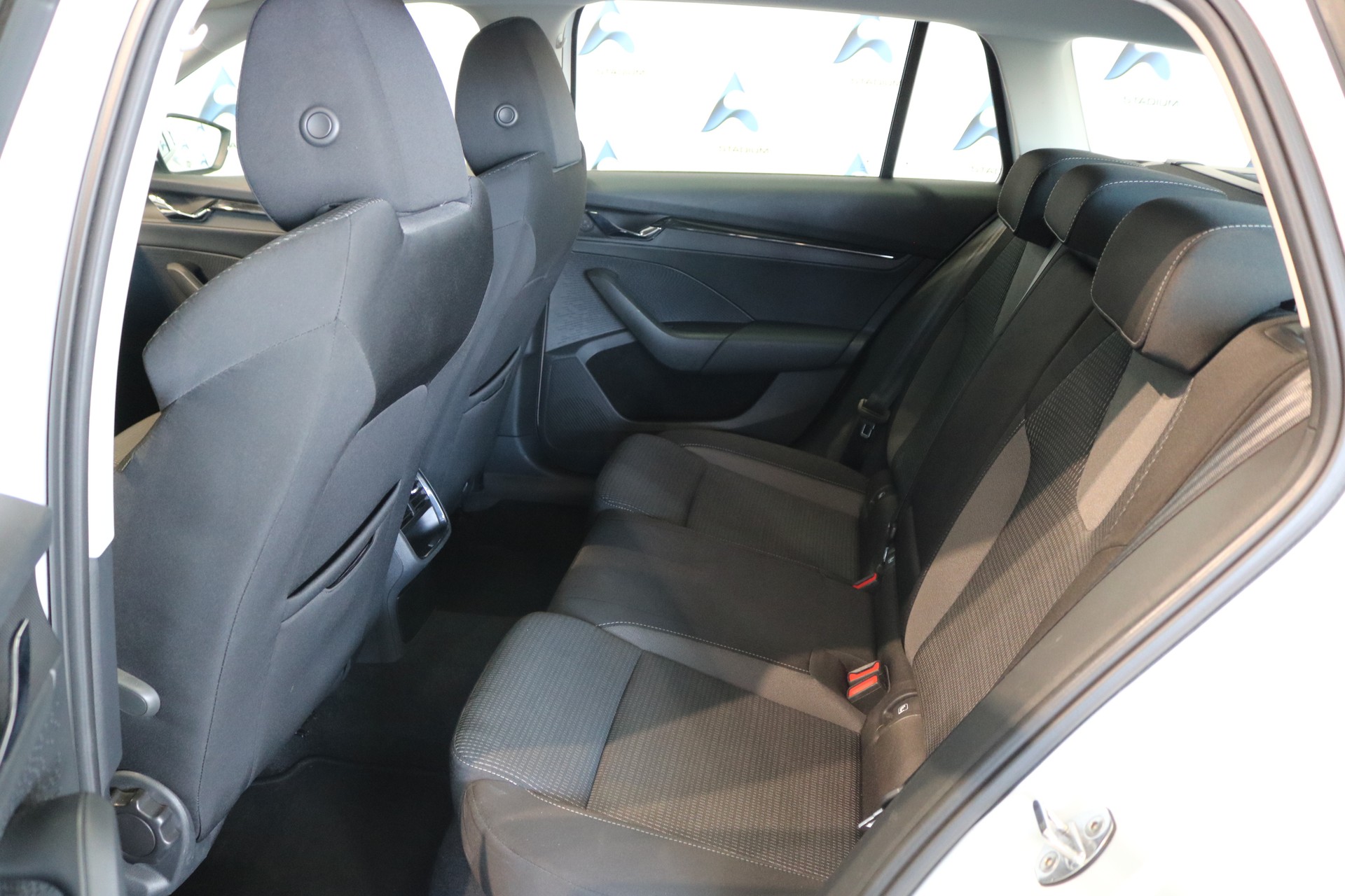 SKODA Octavia Combi 2.0 TDI DSG Ambition 4x4-image-37