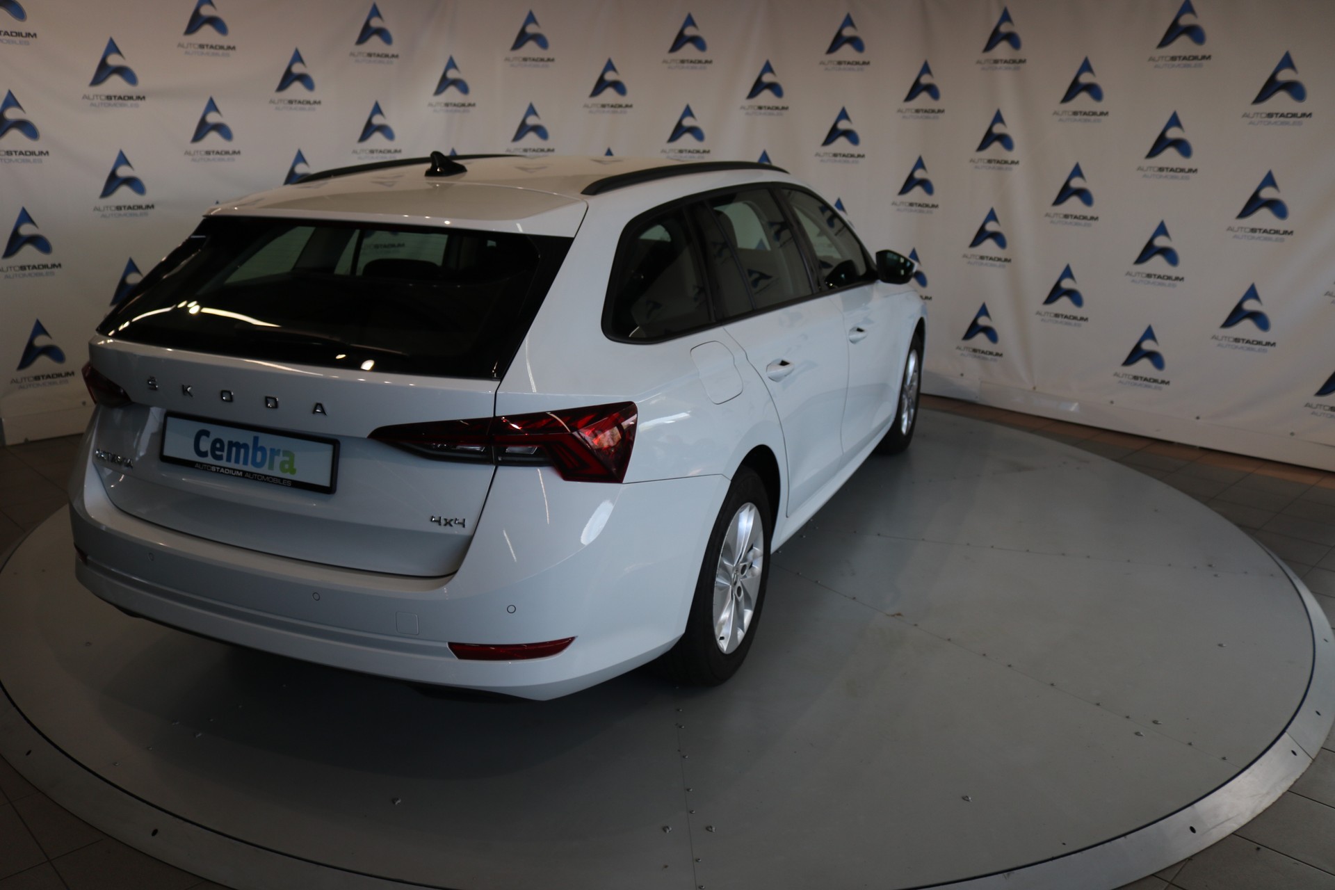 SKODA Octavia Combi 2.0 TDI DSG Ambition 4x4-image-23