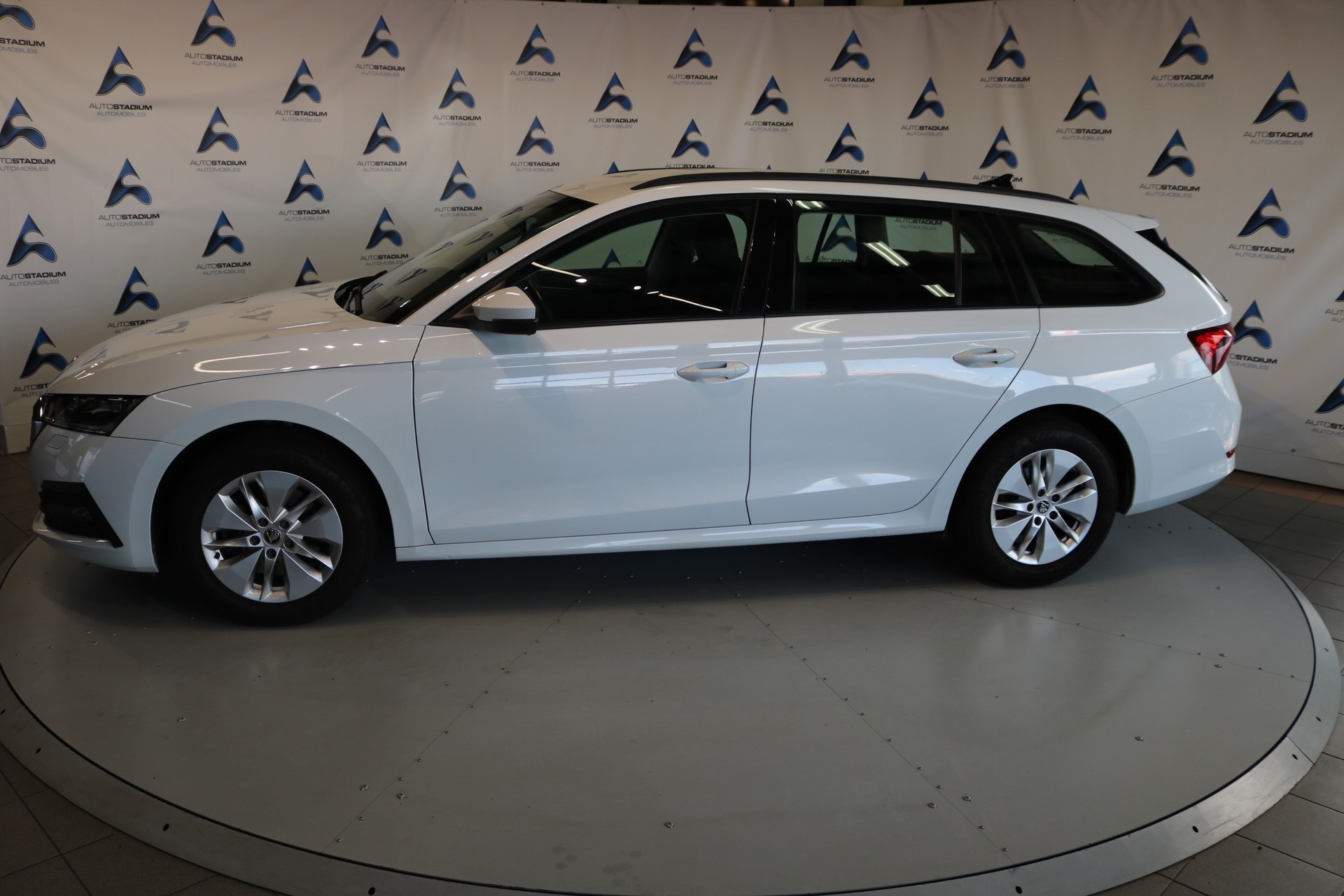 SKODA Octavia Combi 2.0 TDI DSG Ambition 4x4-image-15
