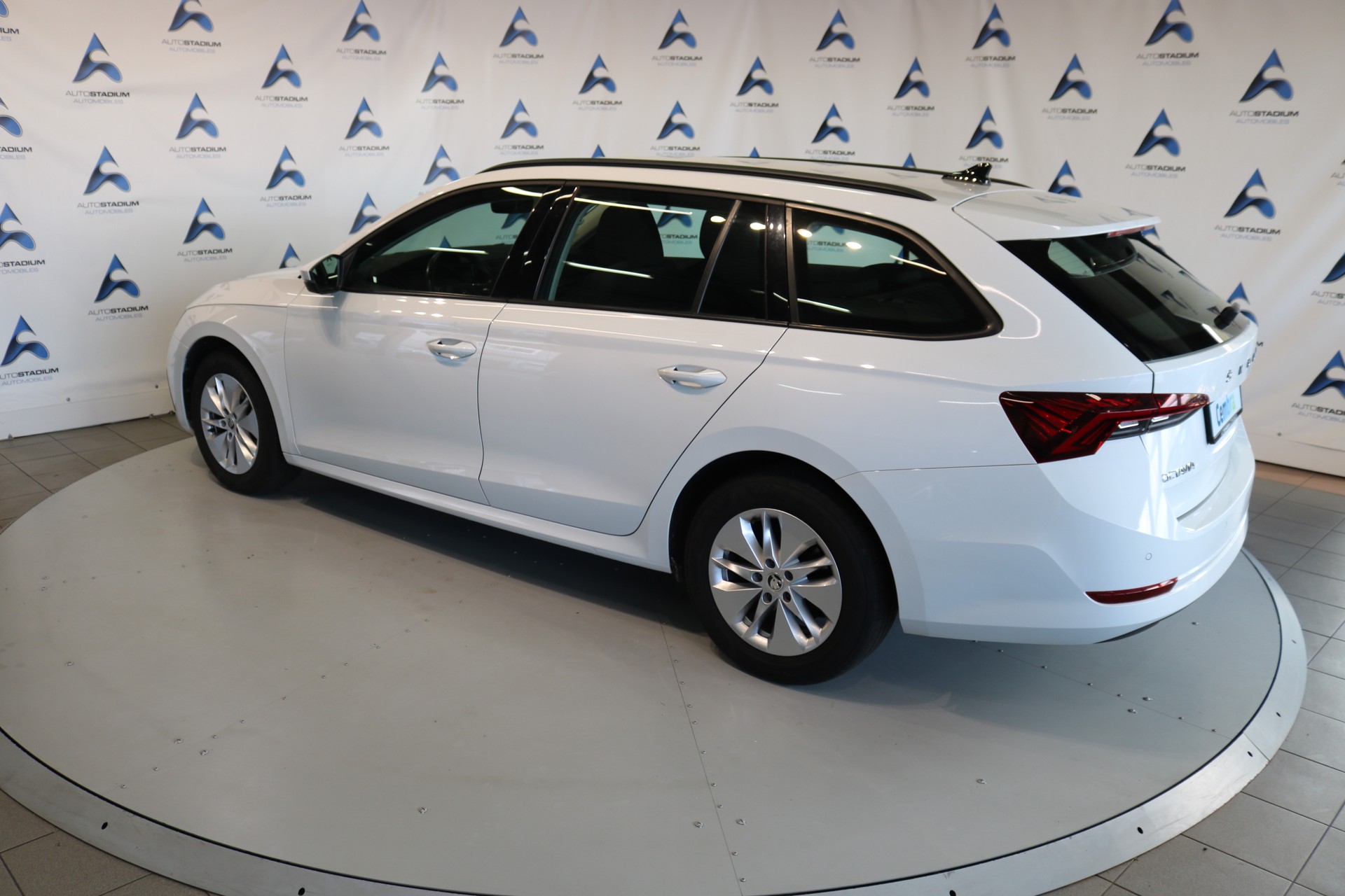SKODA Octavia Combi 2.0 TDI DSG Ambition 4x4-image-19