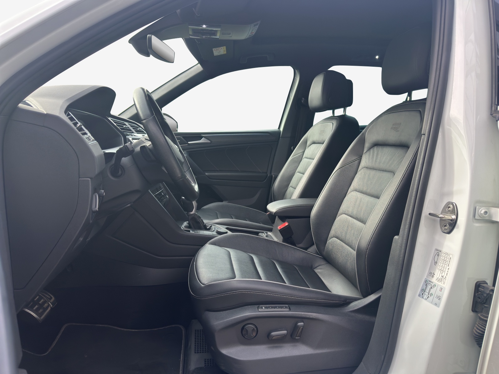 VW Tiguan 2.0TSI R-Line 4Motion DSG-image-7