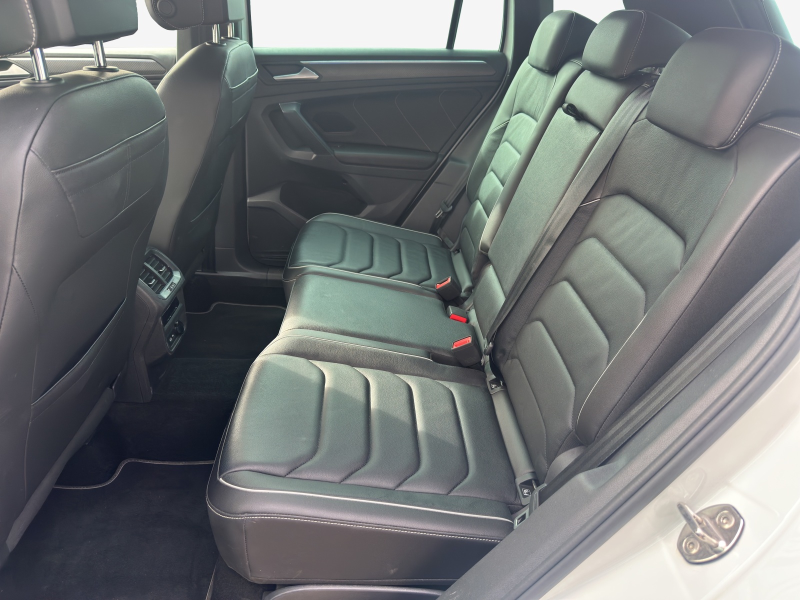 VW Tiguan 2.0TSI R-Line 4Motion DSG-image-11