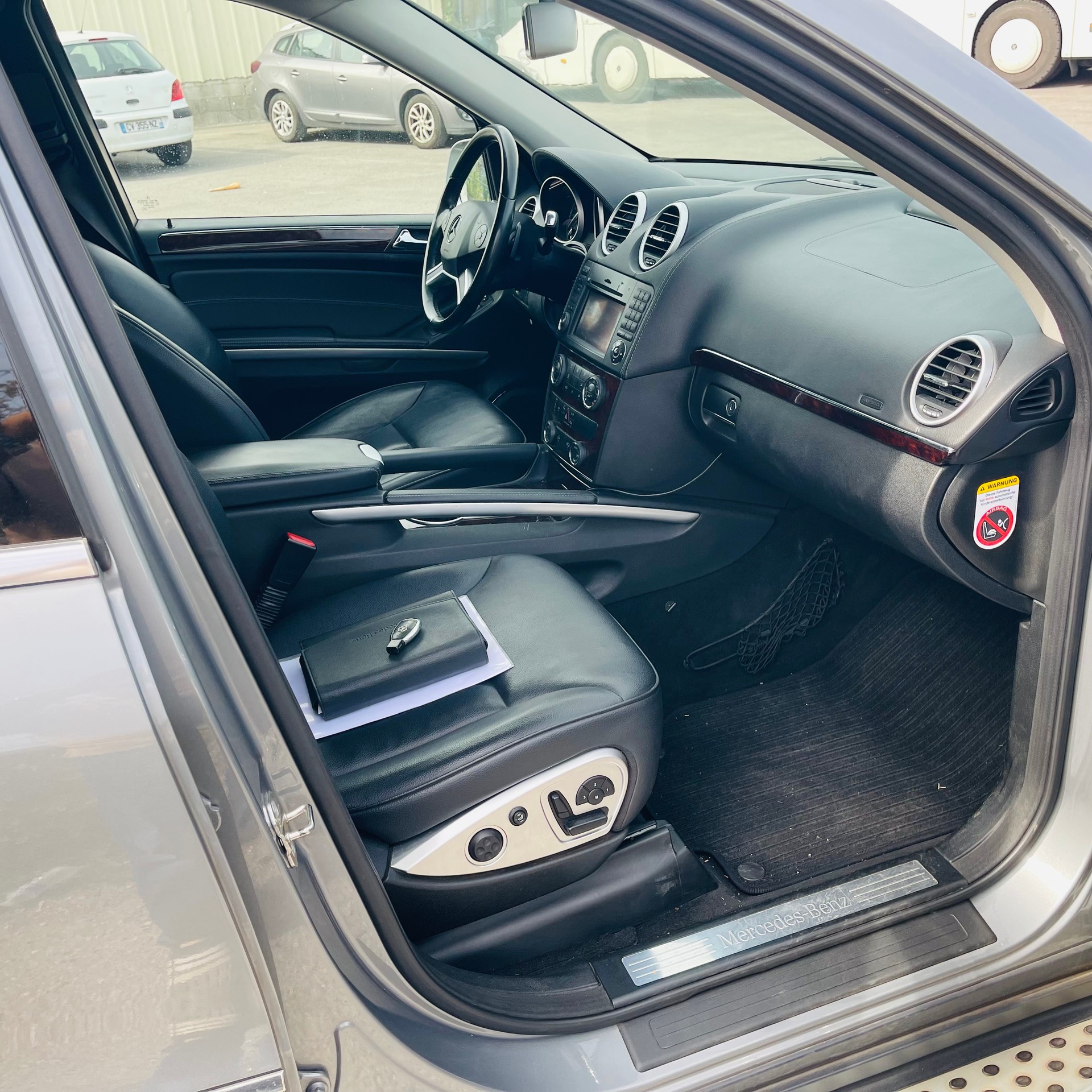 MERCEDES-BENZ GL 350 BlueTEC 4Matic 7G-TRONIC-image-11