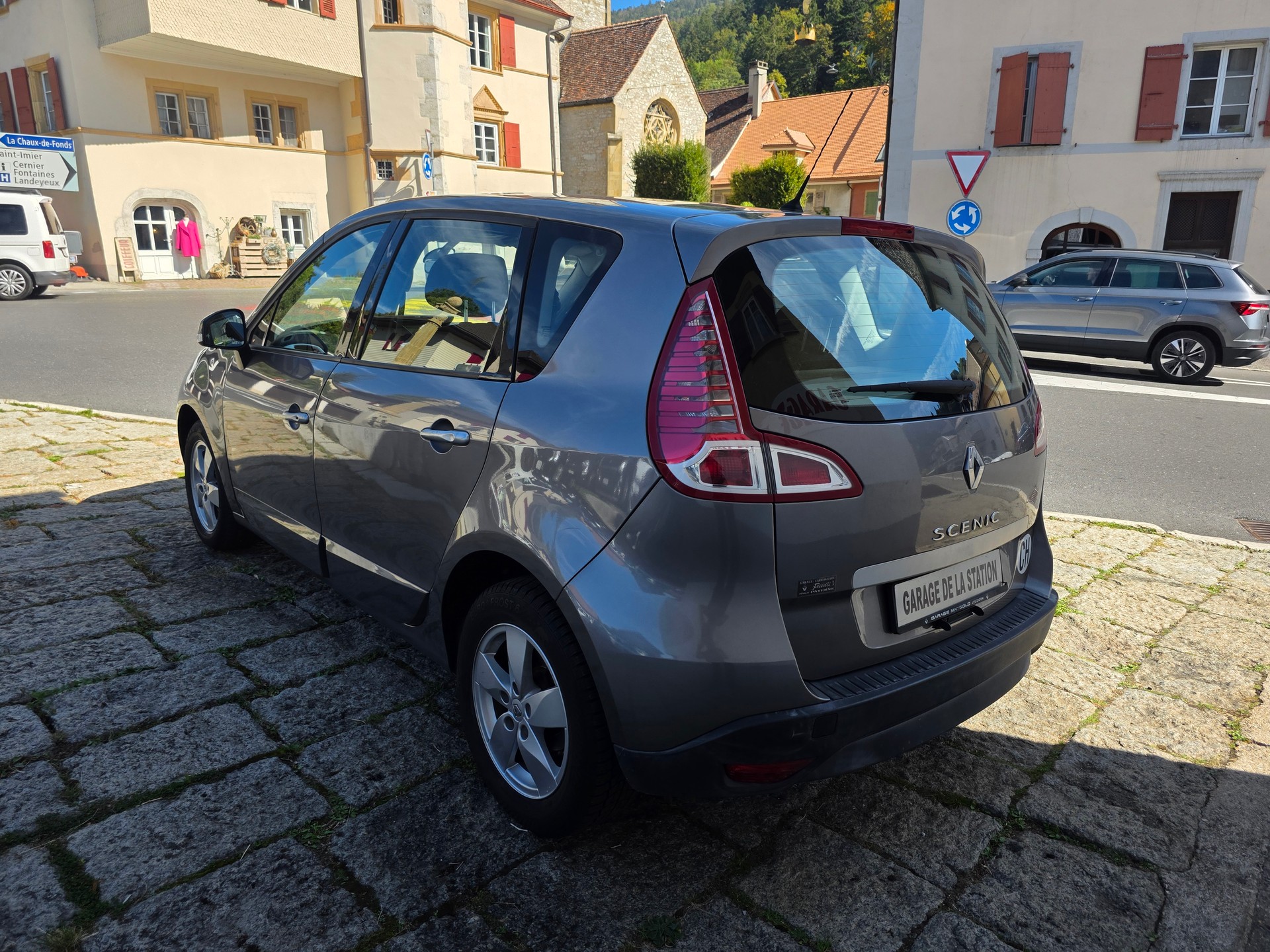 RENAULT Scénic 2.0 16V Dynamique X-Tronic CVT-image-5