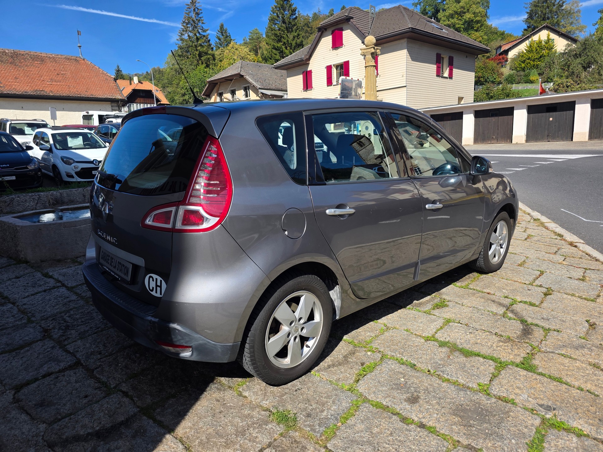 RENAULT Scénic 2.0 16V Dynamique X-Tronic CVT-image-3